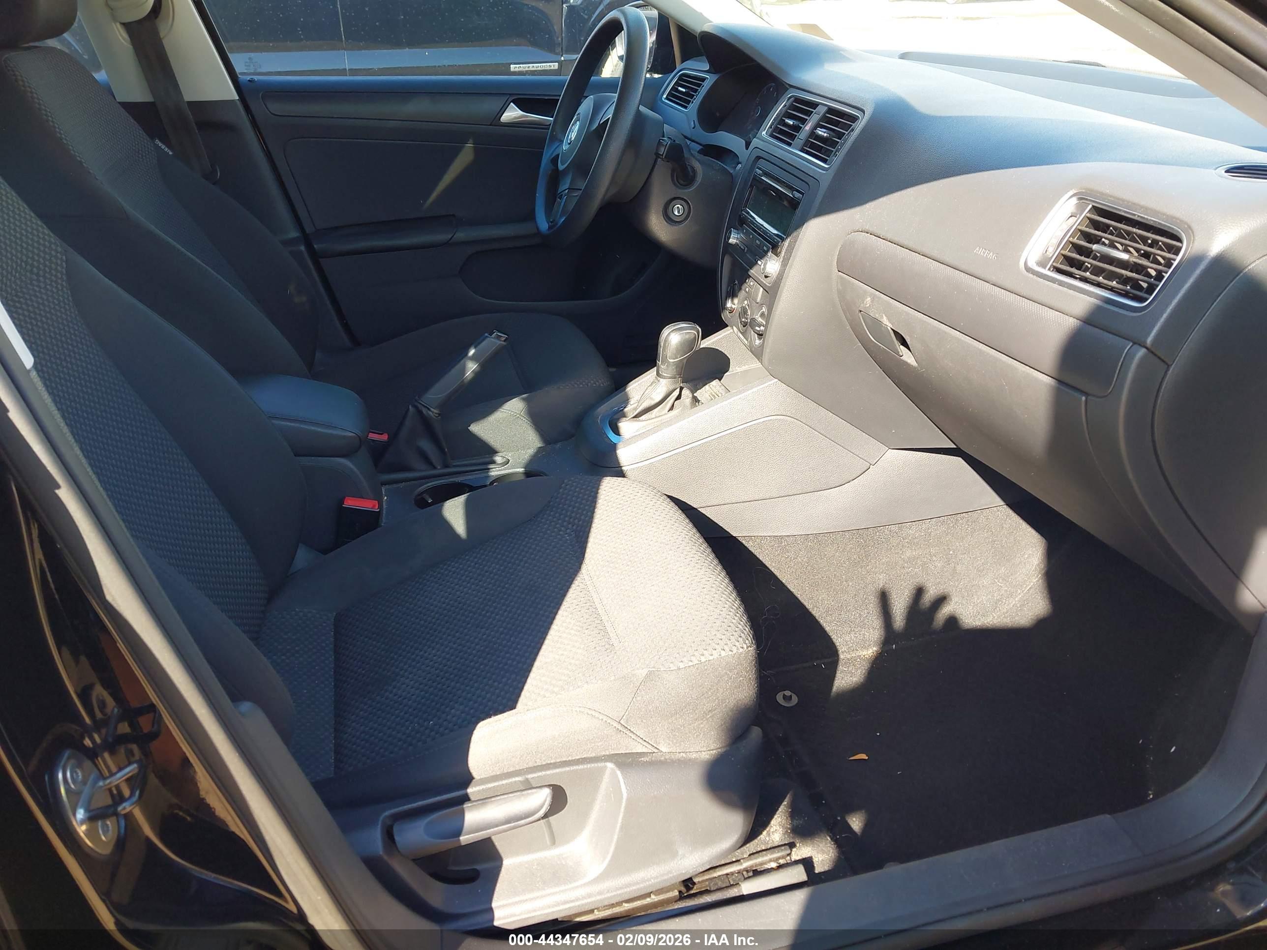 VOLKSWAGEN JETTA image 5