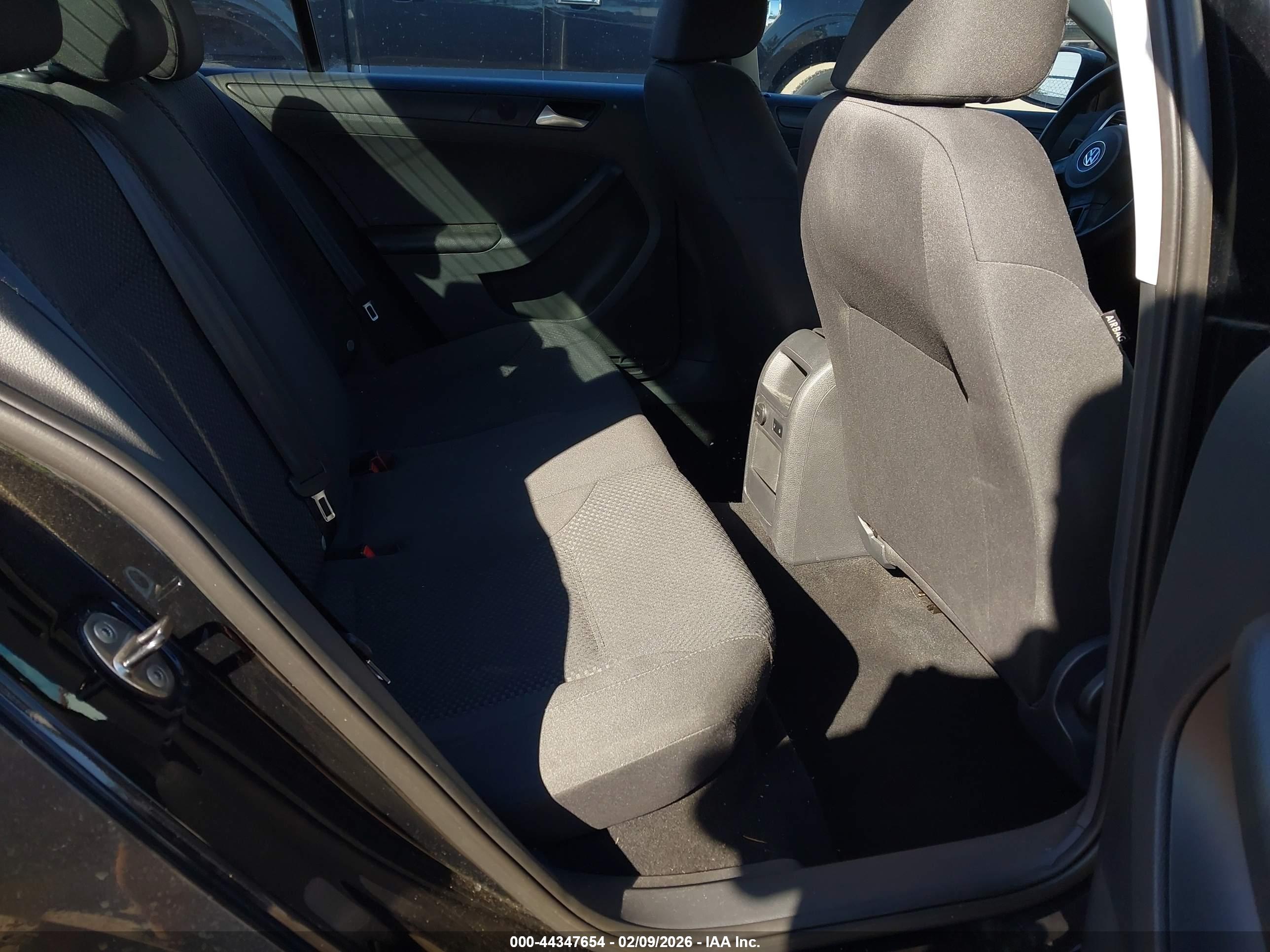 VOLKSWAGEN JETTA image 8