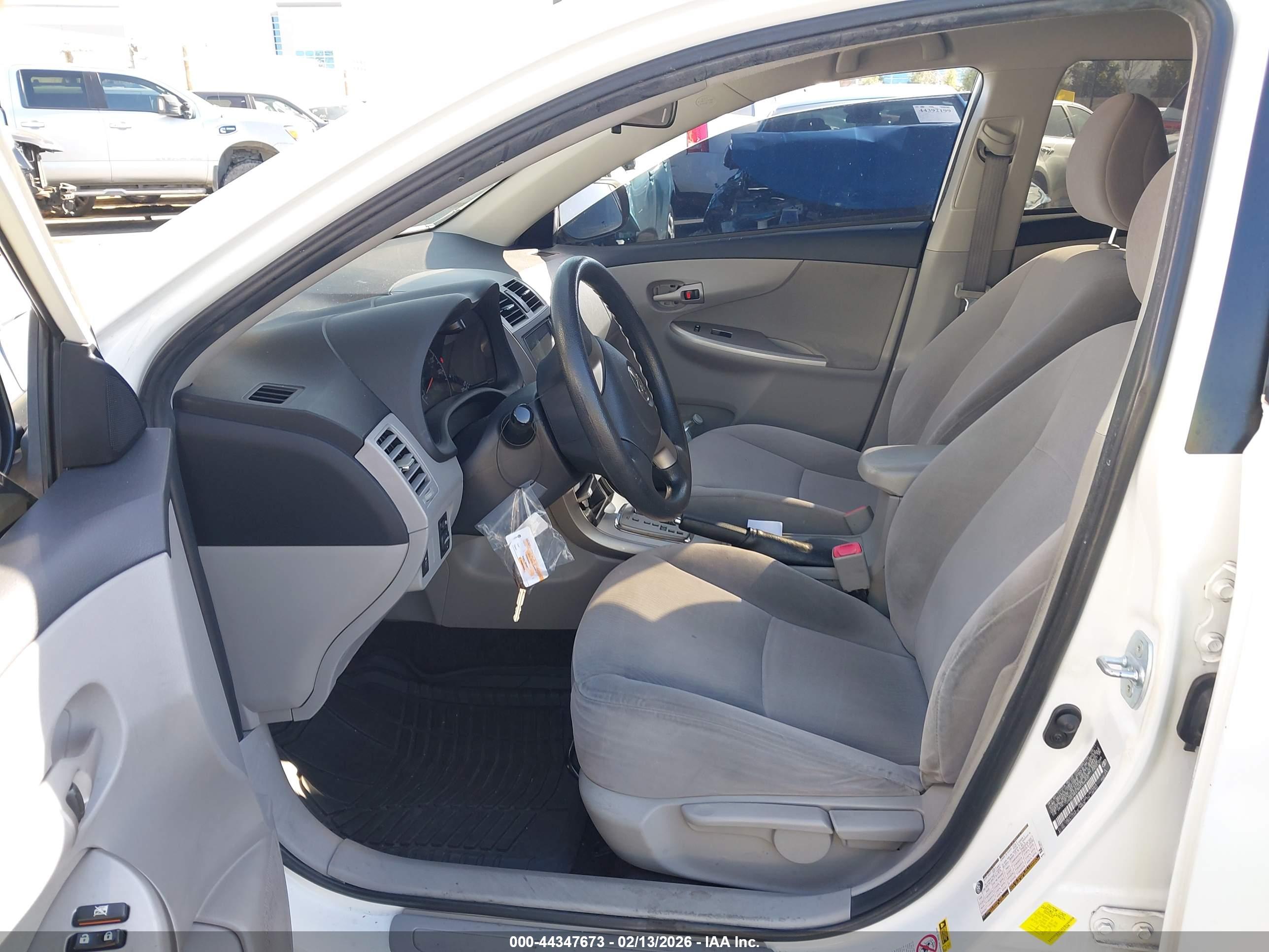 TOYOTA COROLLA image 5