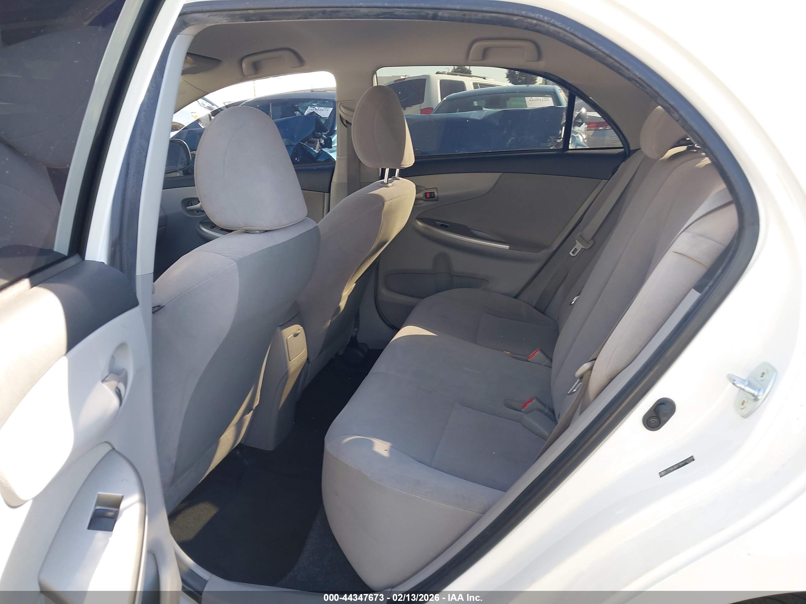 TOYOTA COROLLA image 8