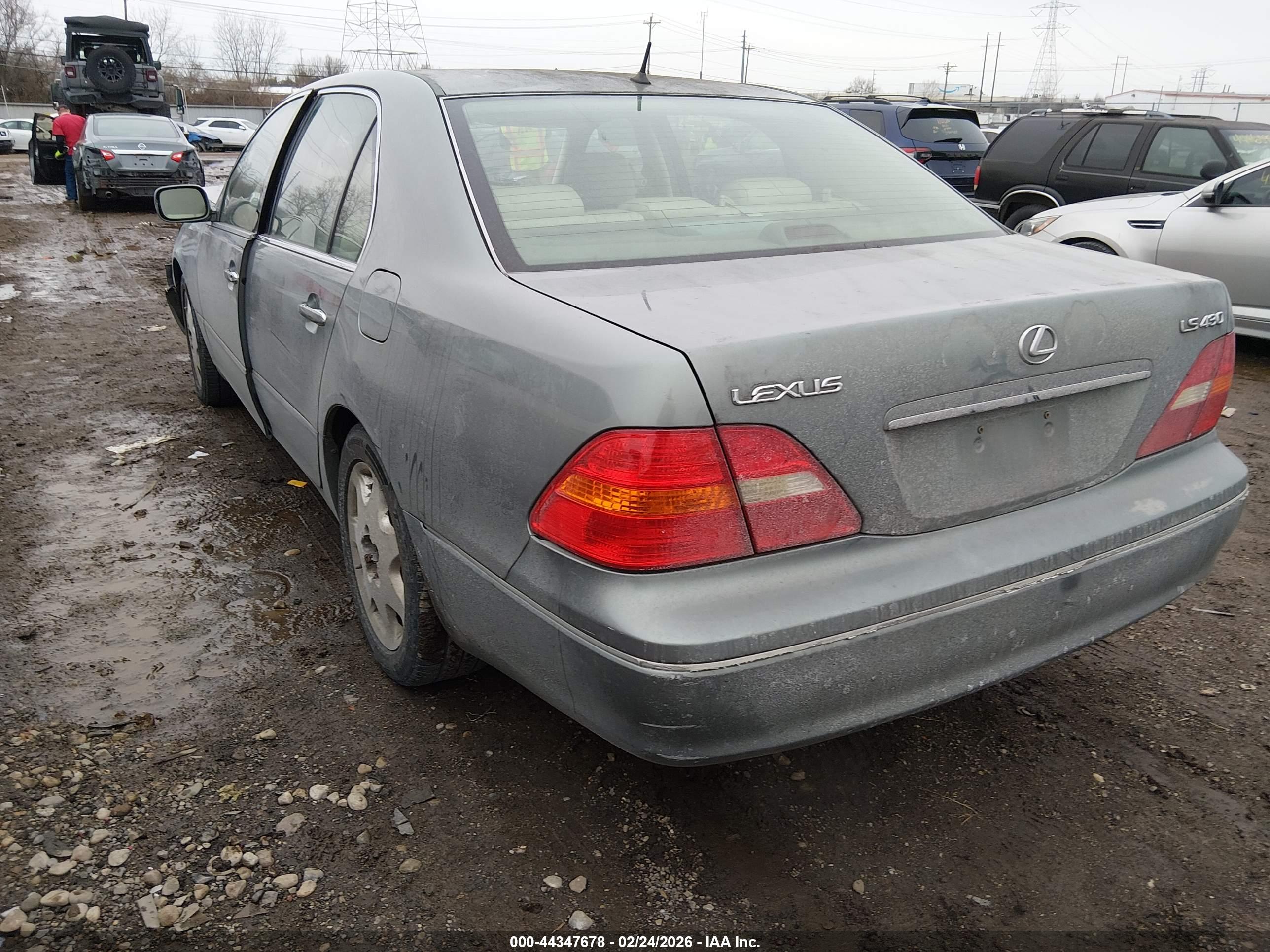 LEXUS LS image 3
