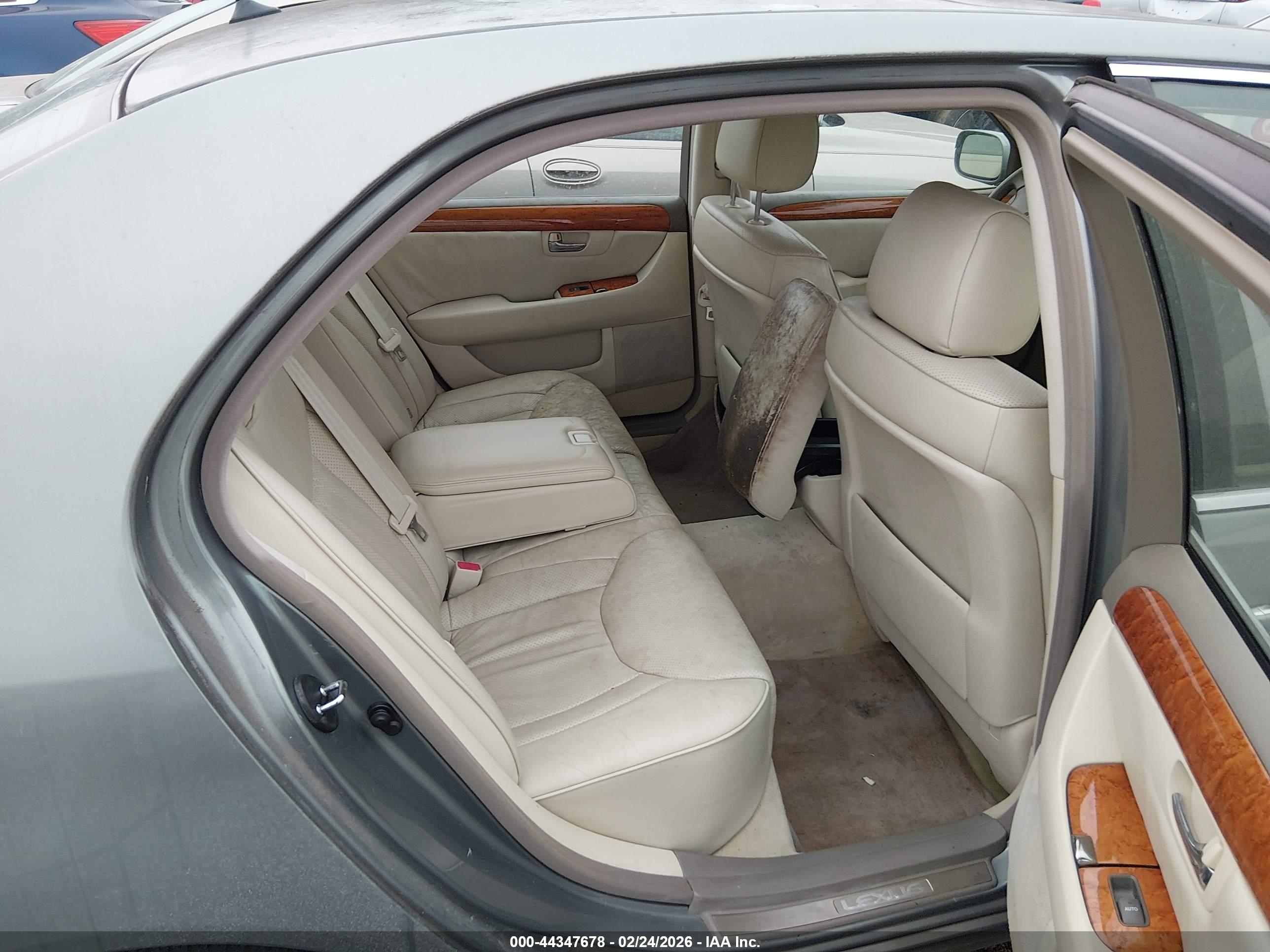 LEXUS LS image 8