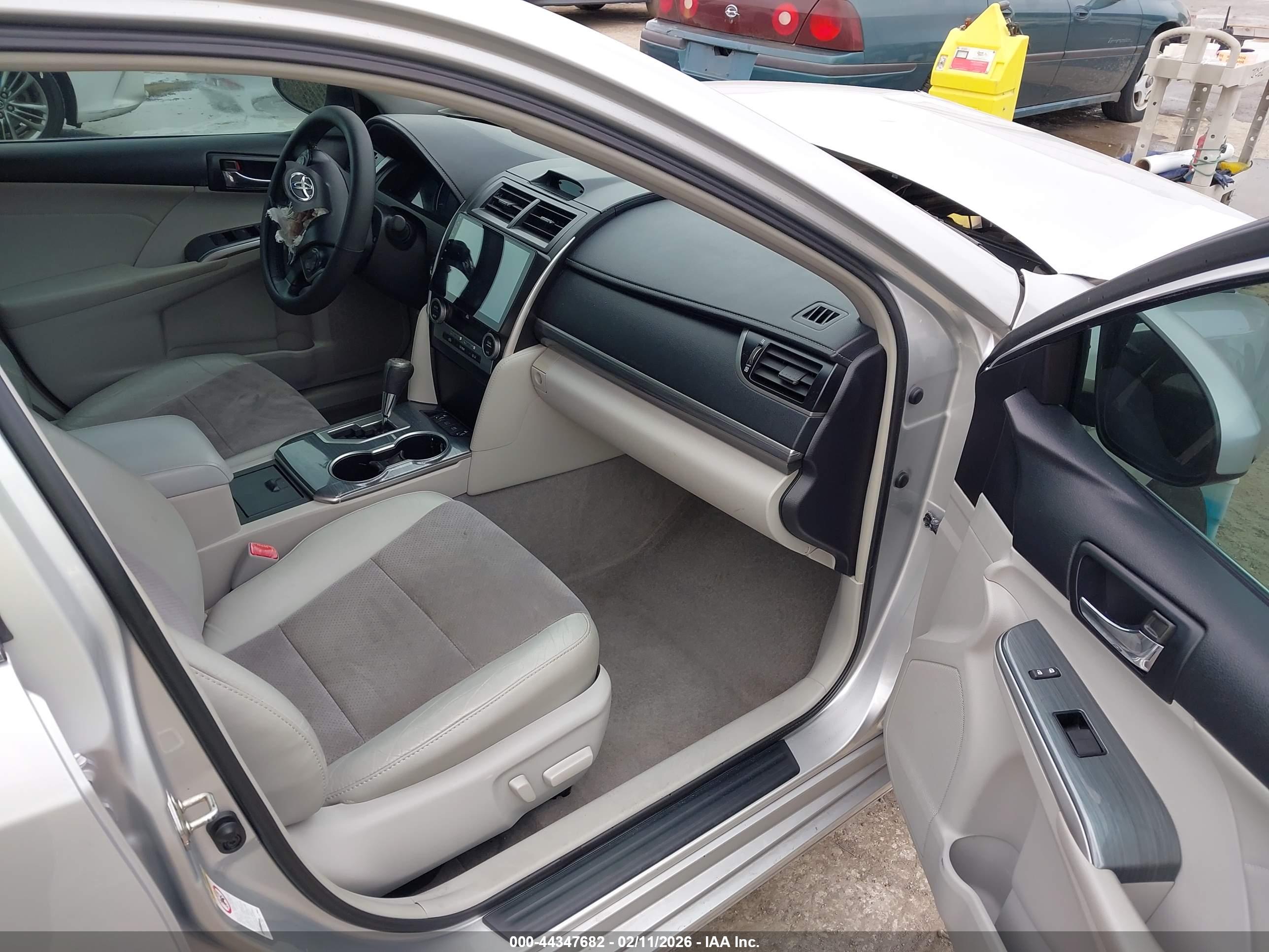 TOYOTA CAMRY image 5