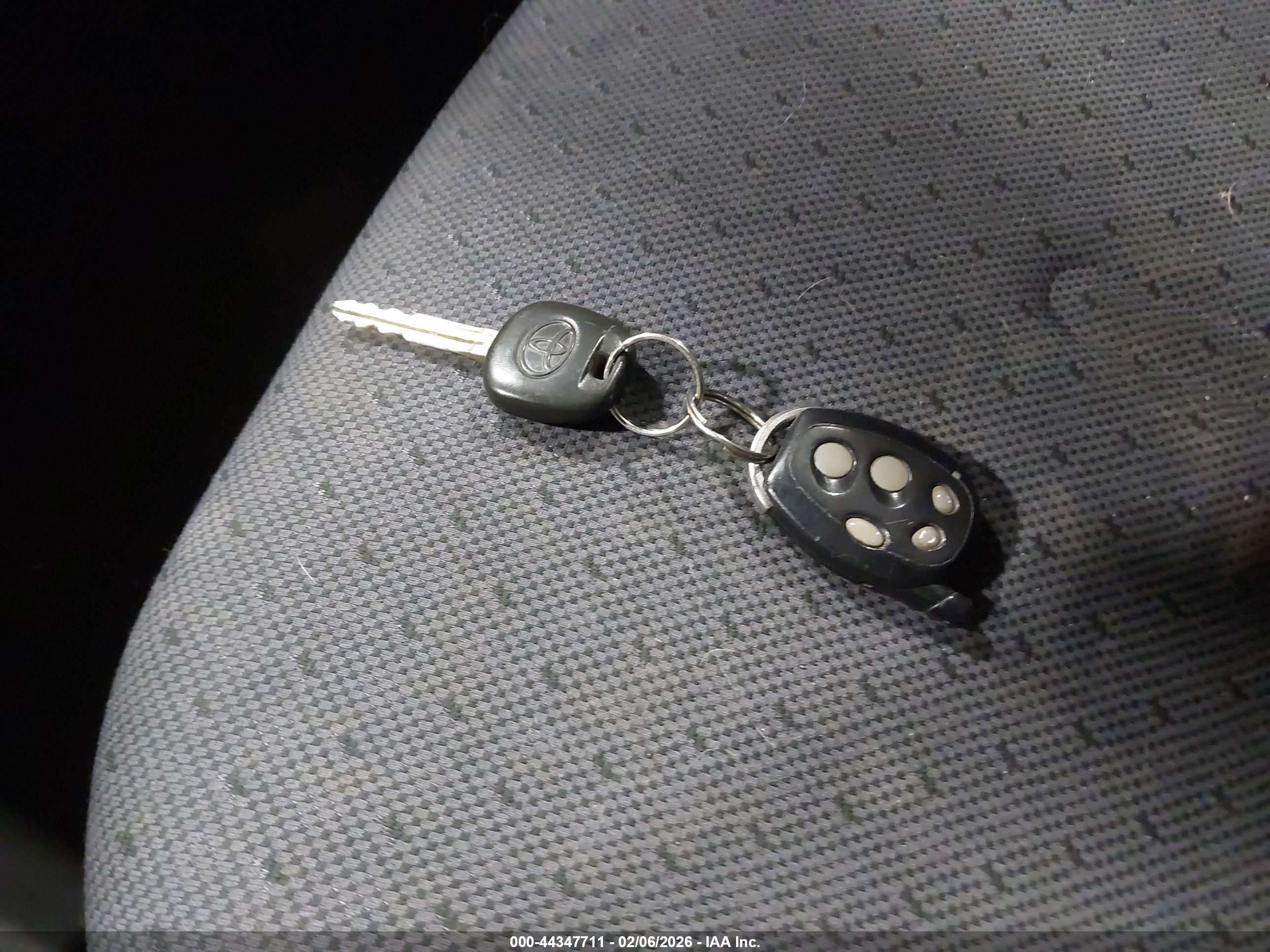 TOYOTA YARIS image 11