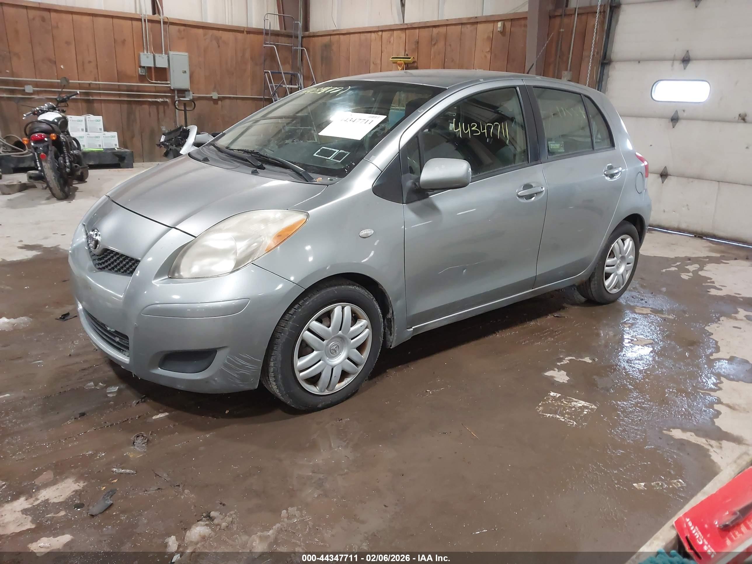 TOYOTA YARIS image 2
