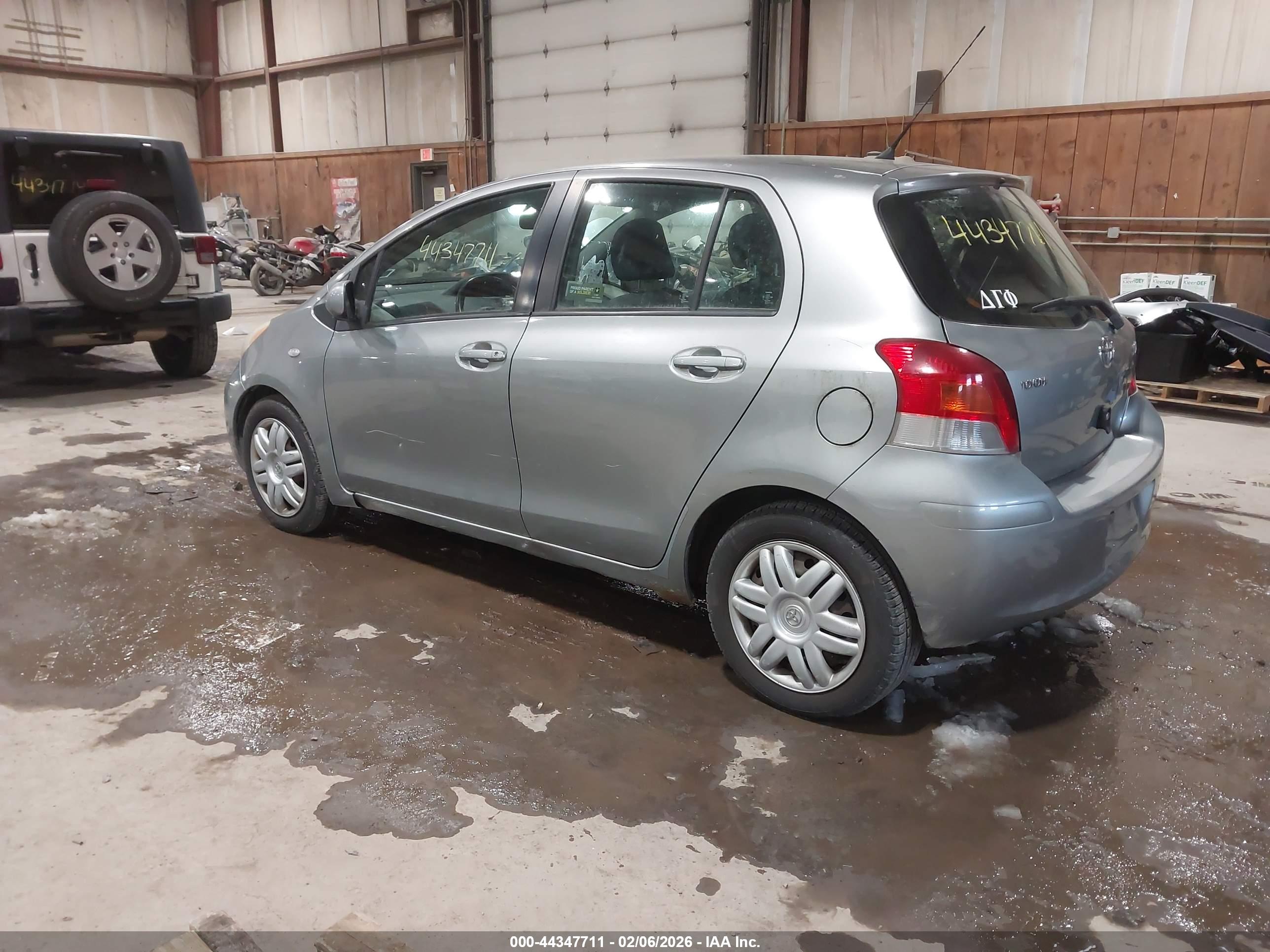 TOYOTA YARIS image 3