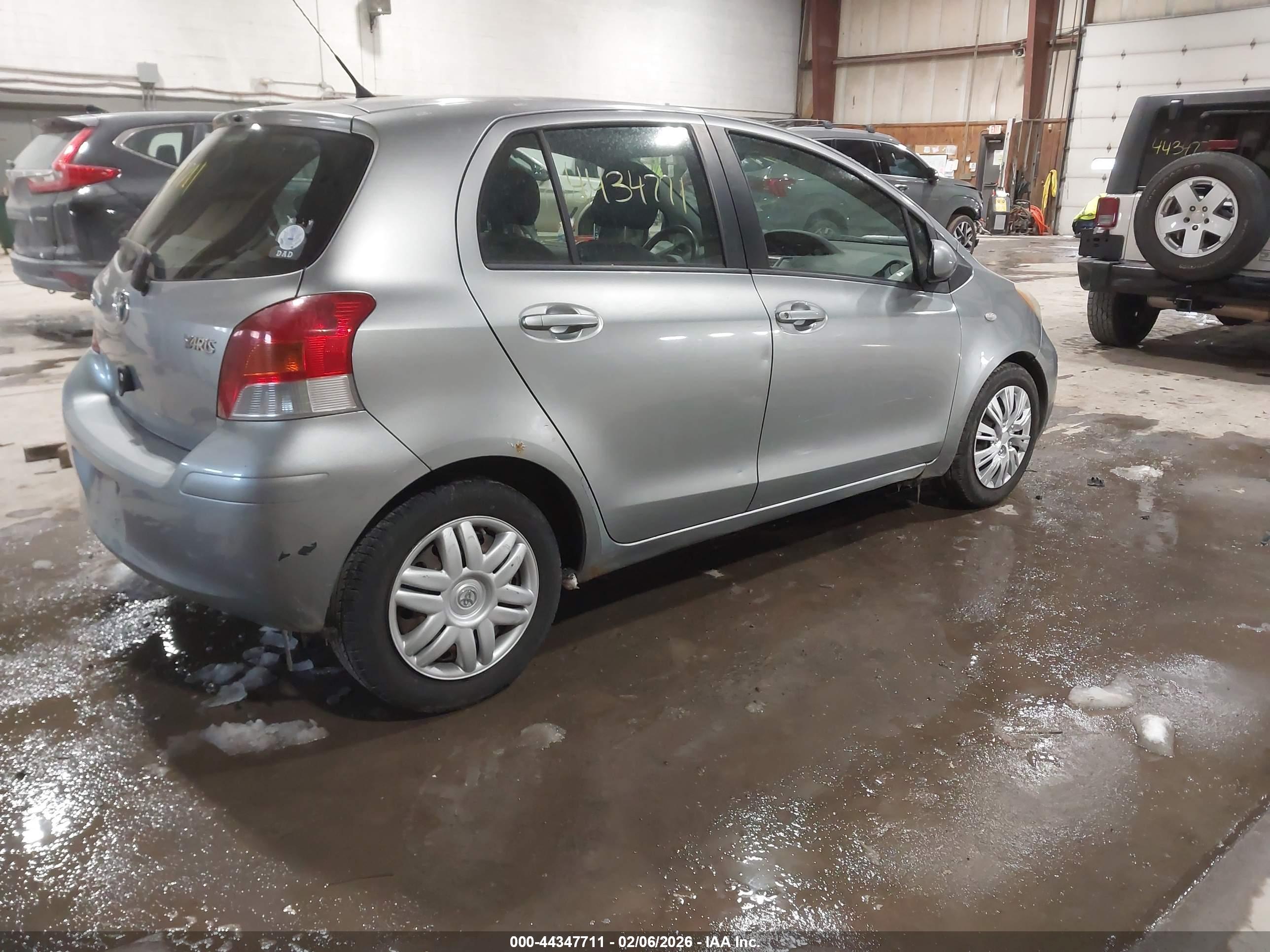 TOYOTA YARIS image 4