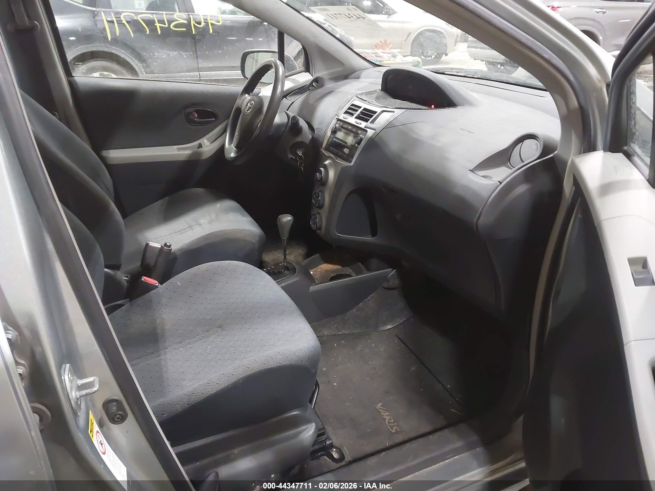 TOYOTA YARIS image 5