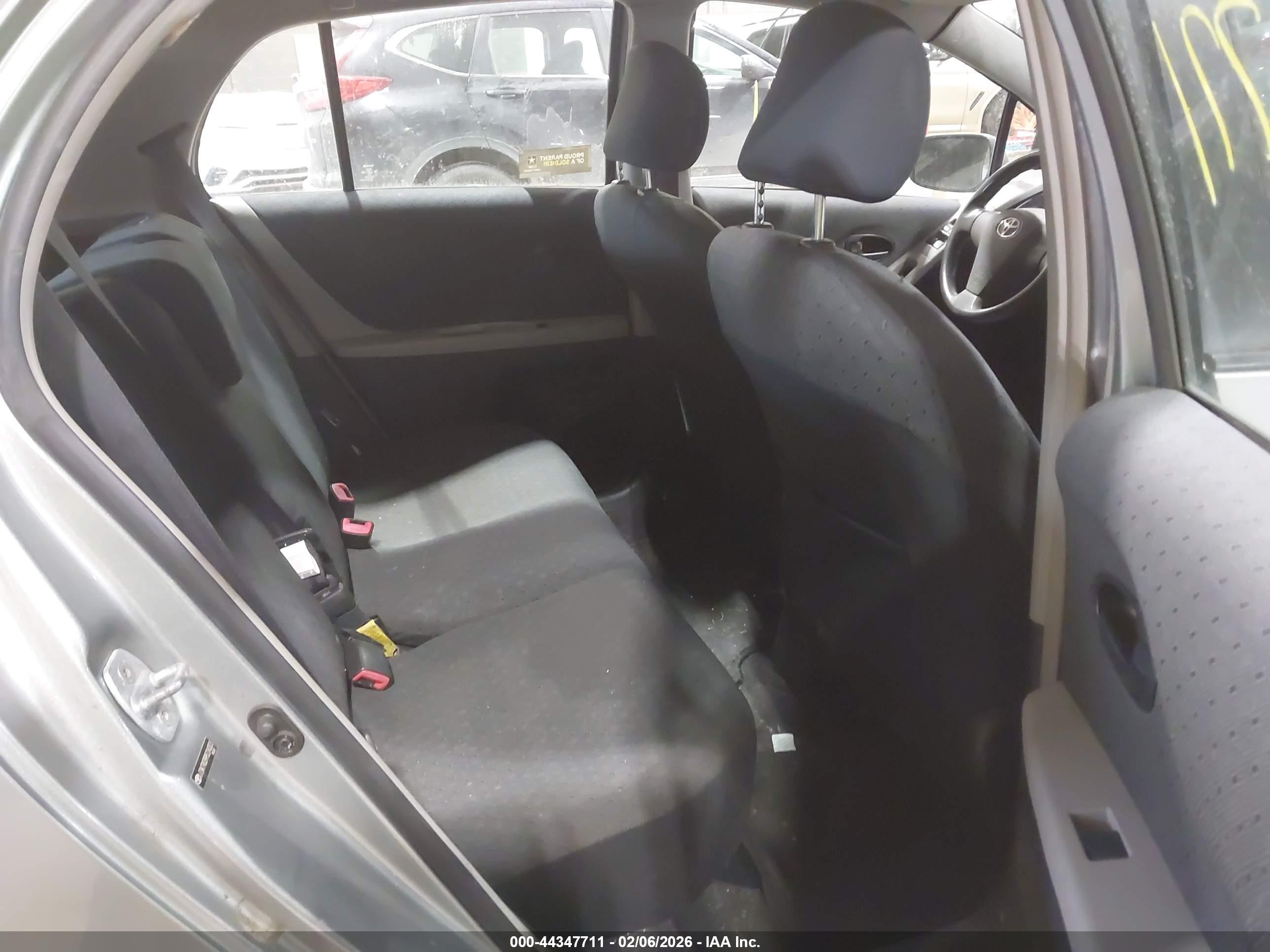 TOYOTA YARIS image 8