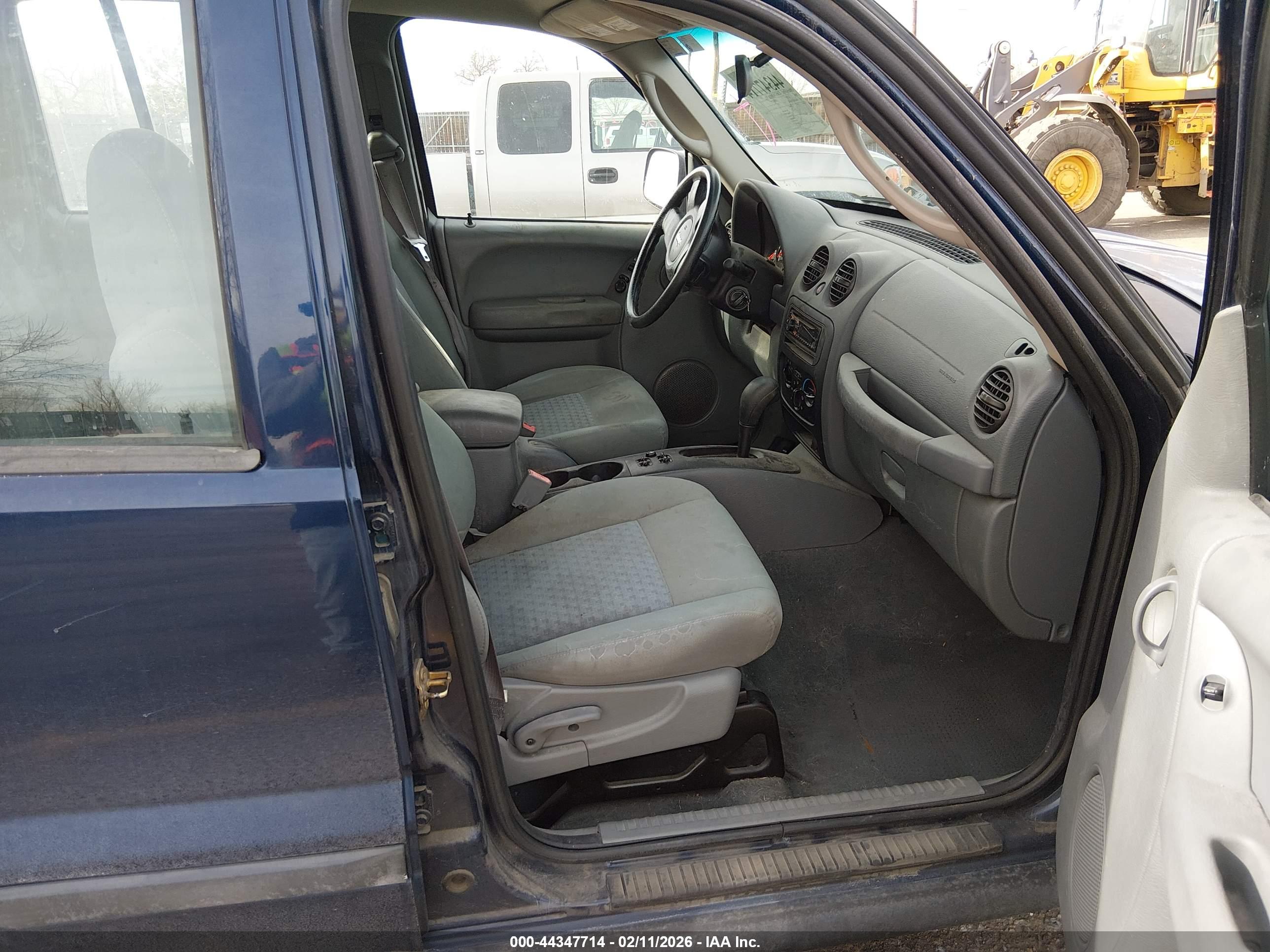 JEEP LIBERTY image 5