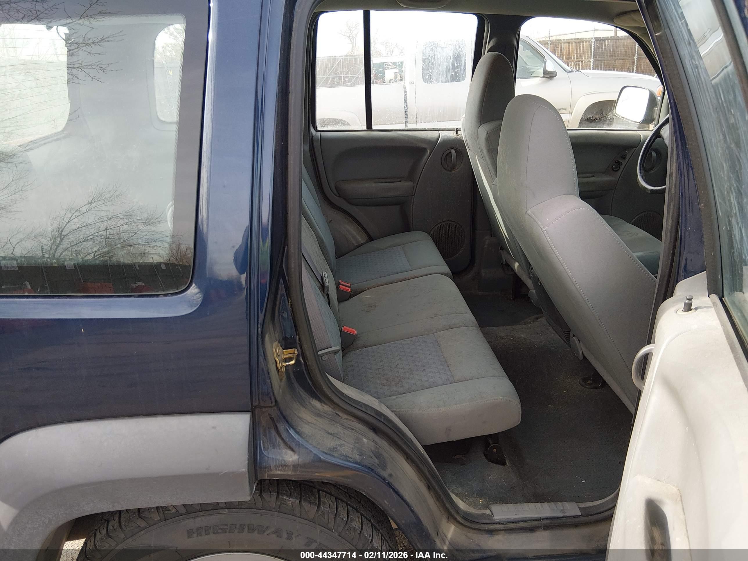 JEEP LIBERTY image 8