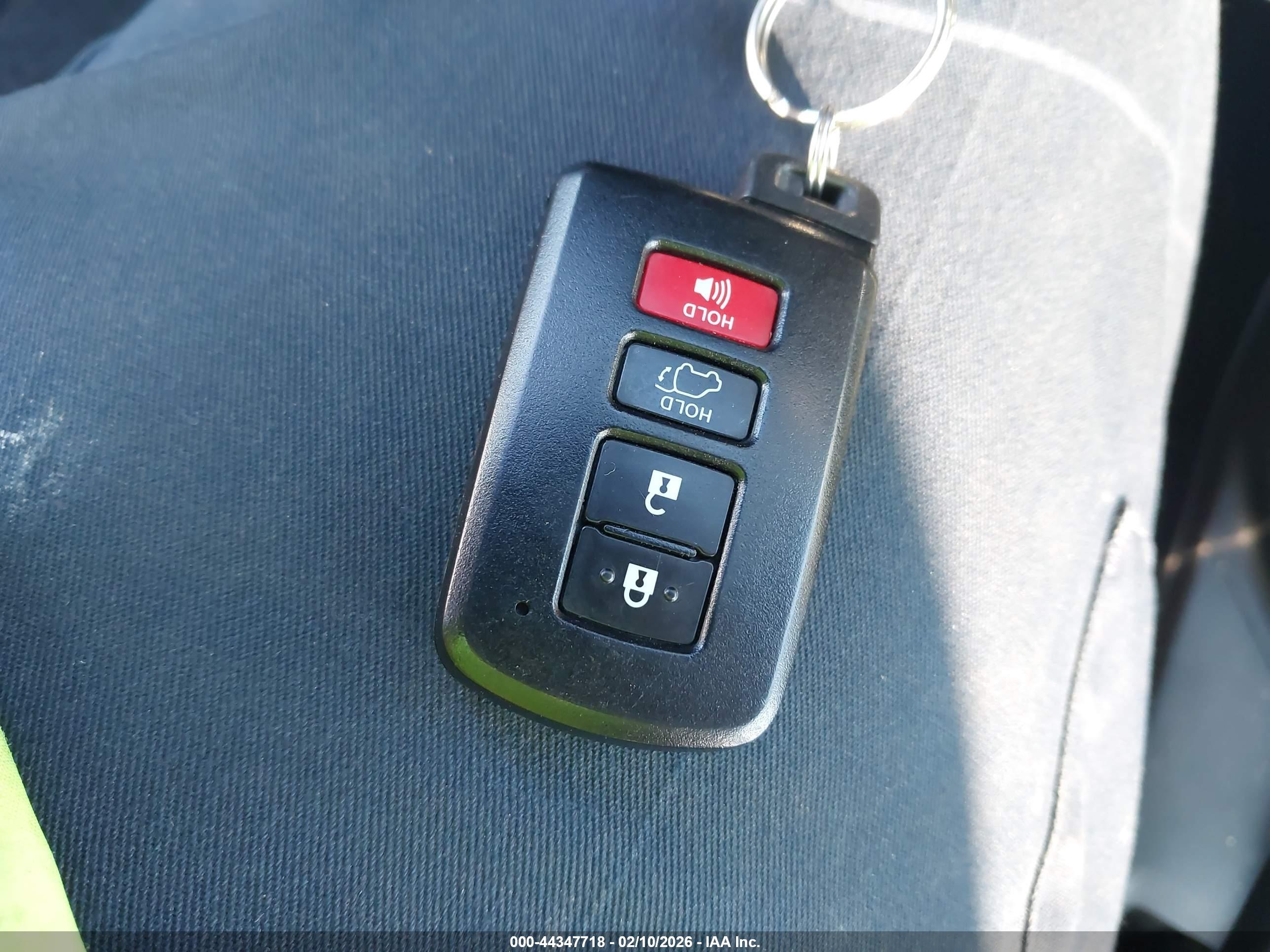 TOYOTA RAV4 image 11