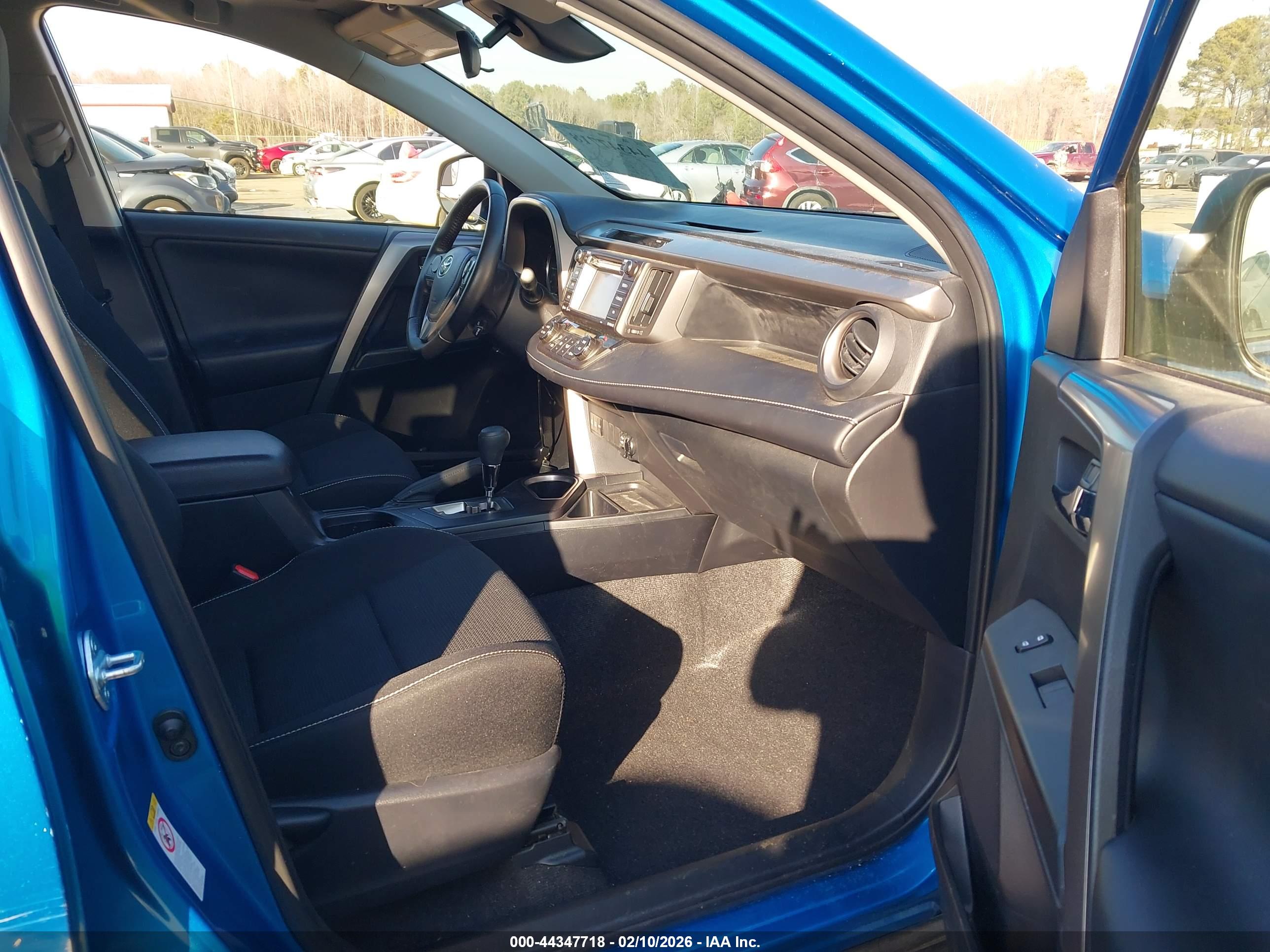 TOYOTA RAV4 image 5