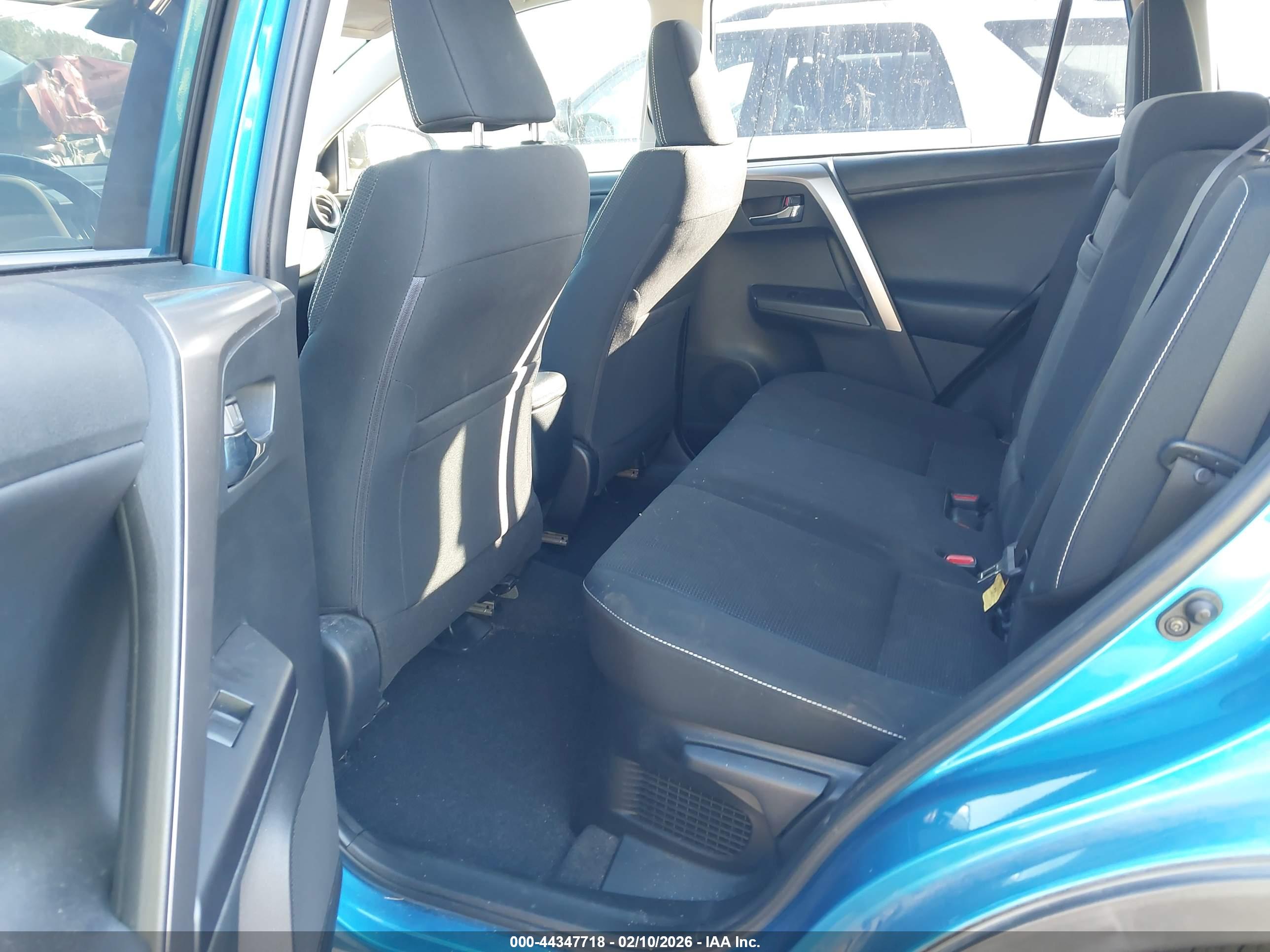 TOYOTA RAV4 image 8