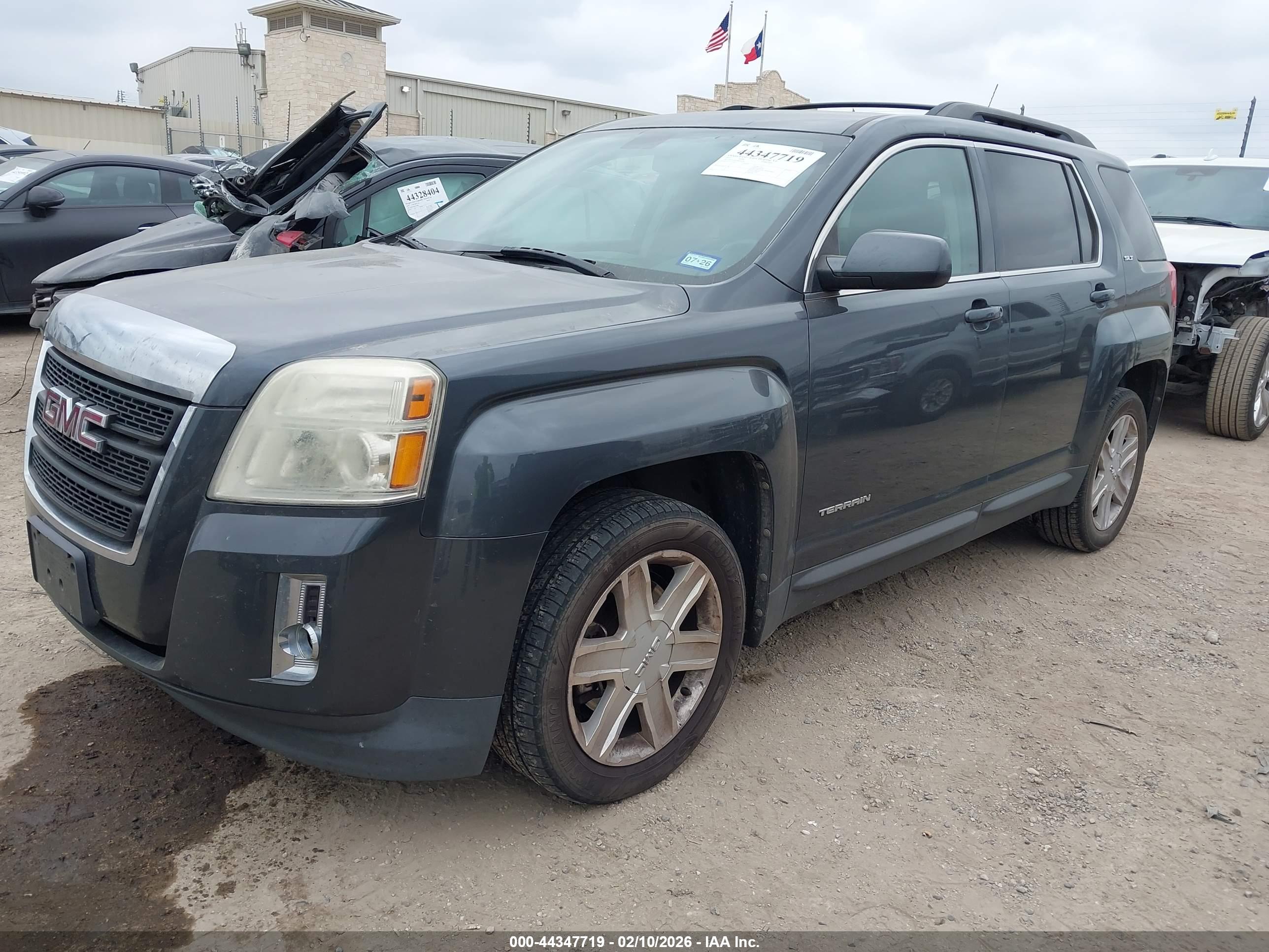 GMC TERRAIN image 2