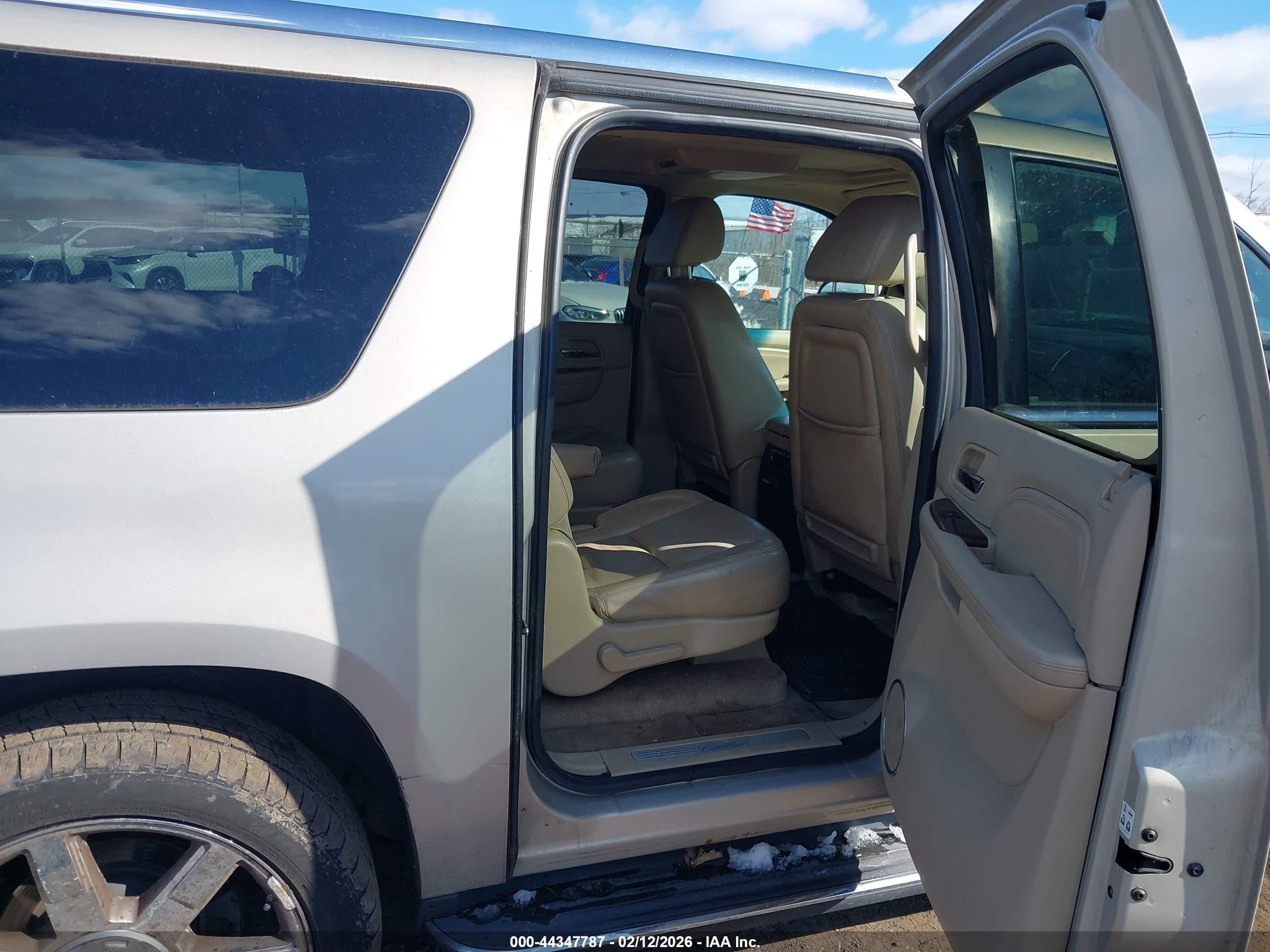 CADILLAC ESCALADE image 8