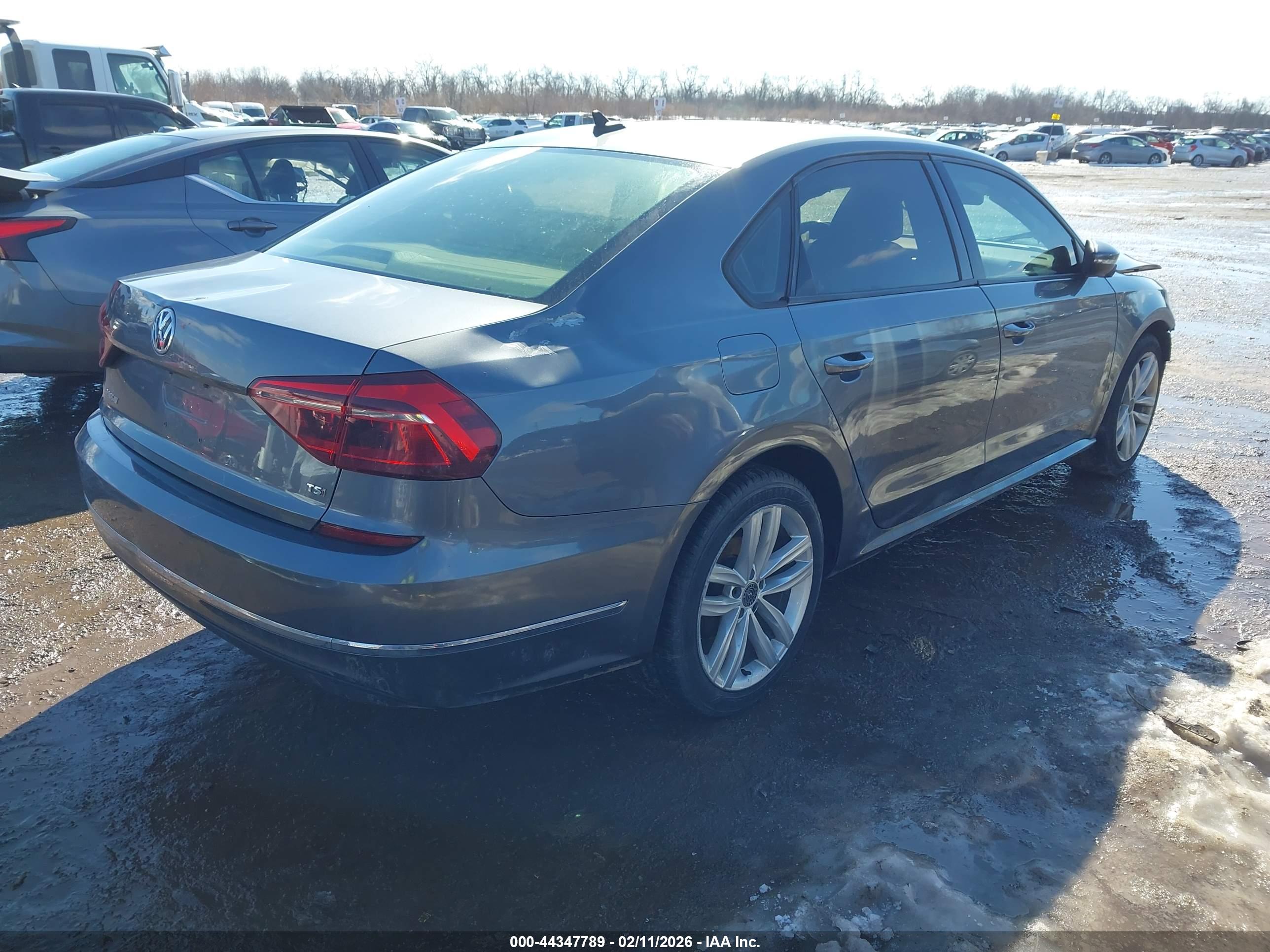 VOLKSWAGEN PASSAT image 4