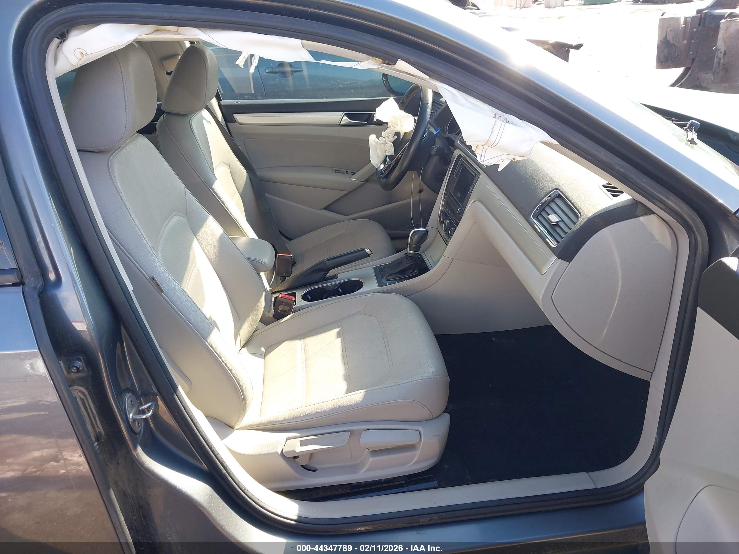VOLKSWAGEN PASSAT image 5