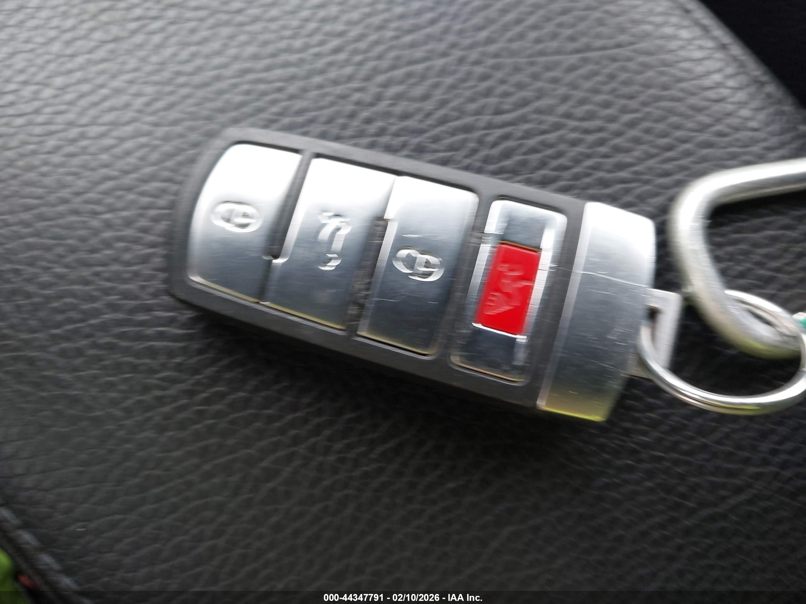 VOLKSWAGEN CC image 11