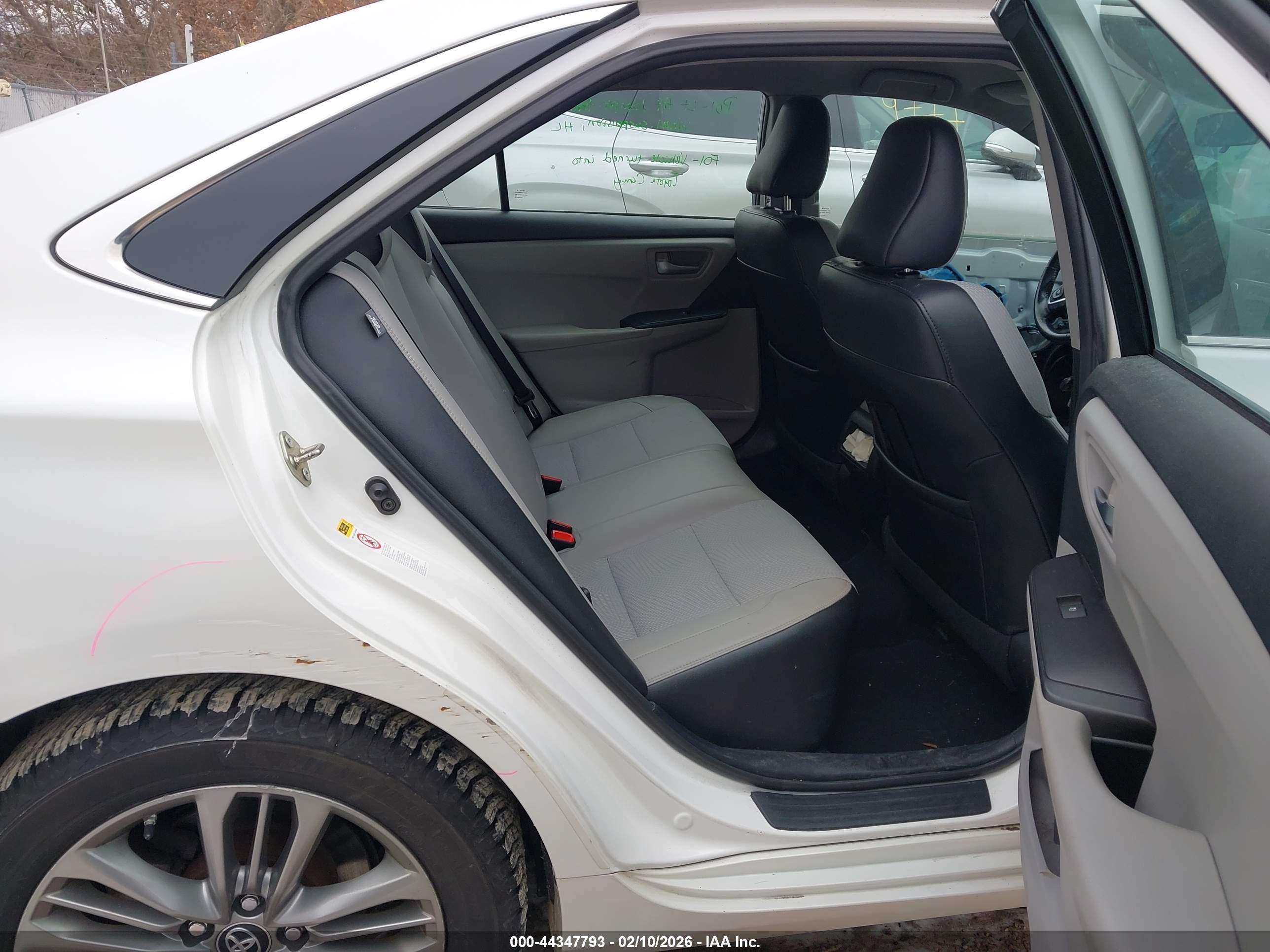 TOYOTA CAMRY image 8