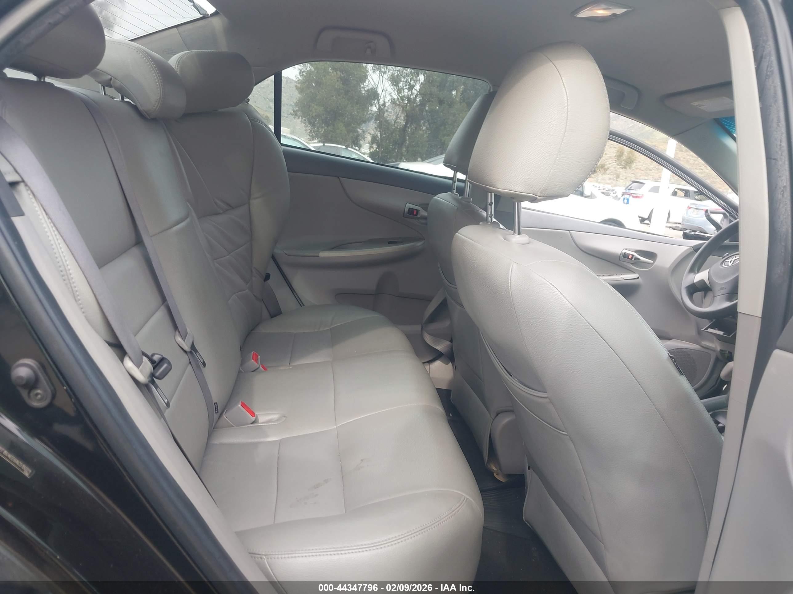 TOYOTA COROLLA image 8