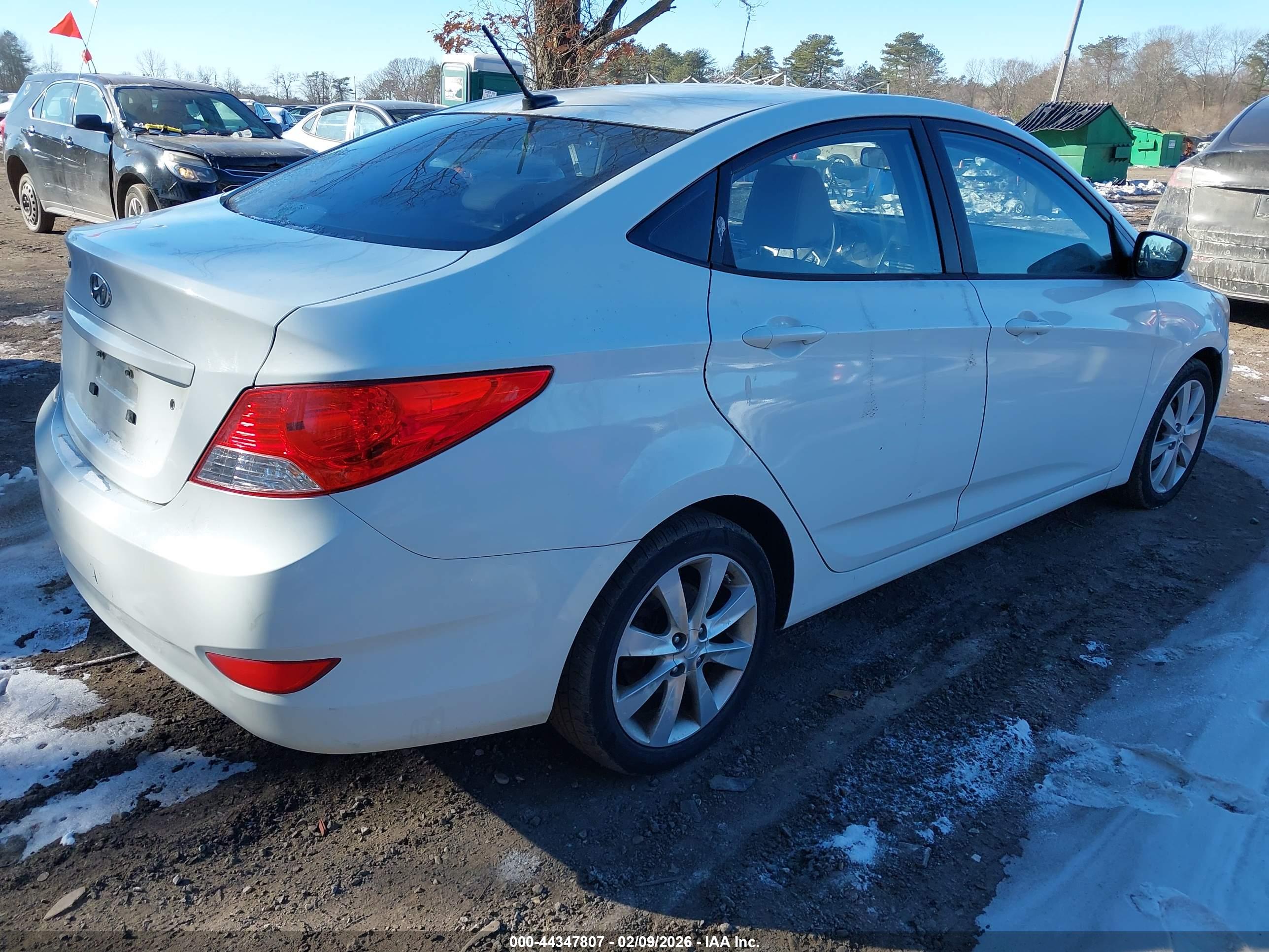 HYUNDAI ACCENT image 4
