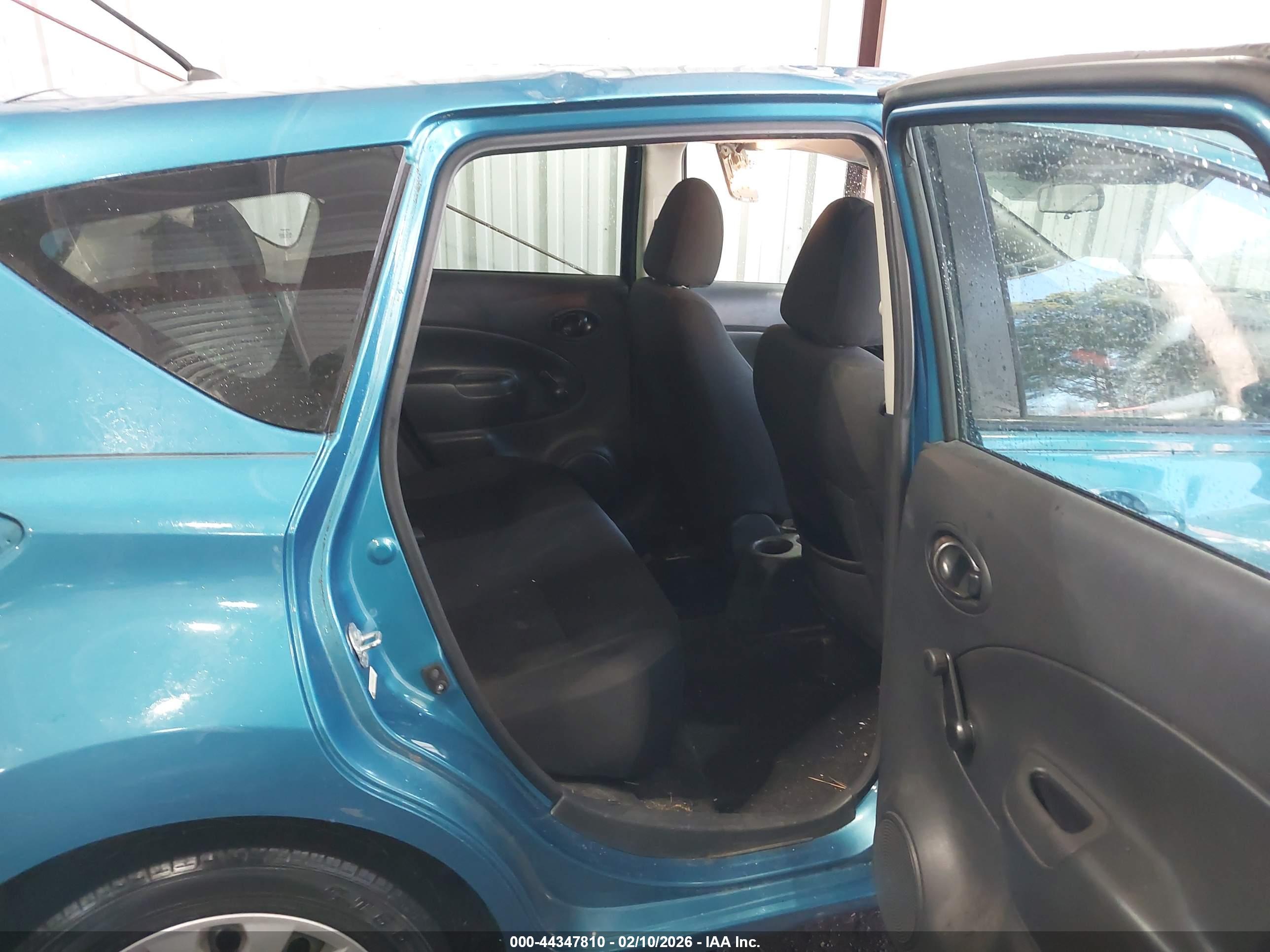 NISSAN VERSA image 8