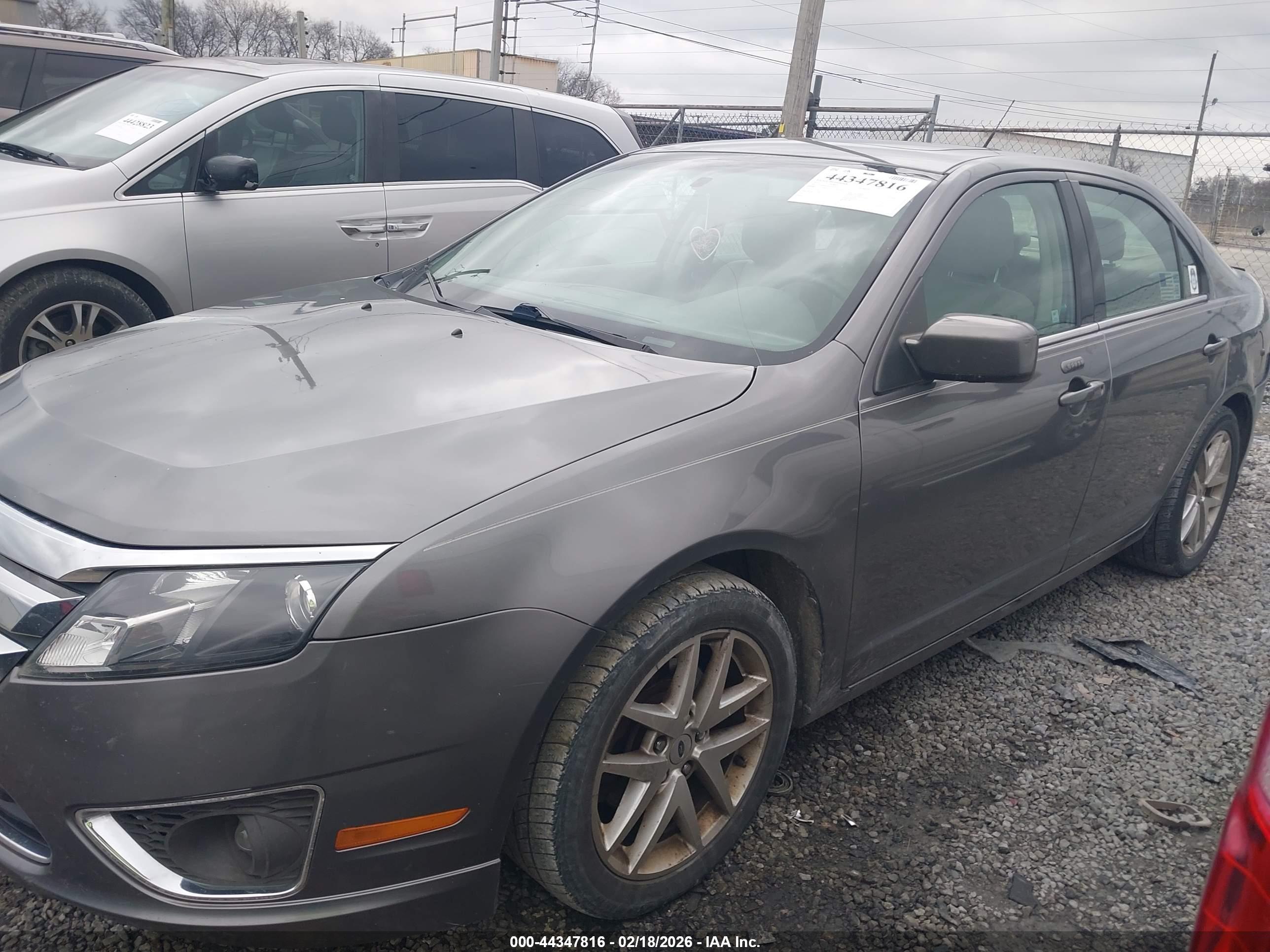 FORD FUSION image 2