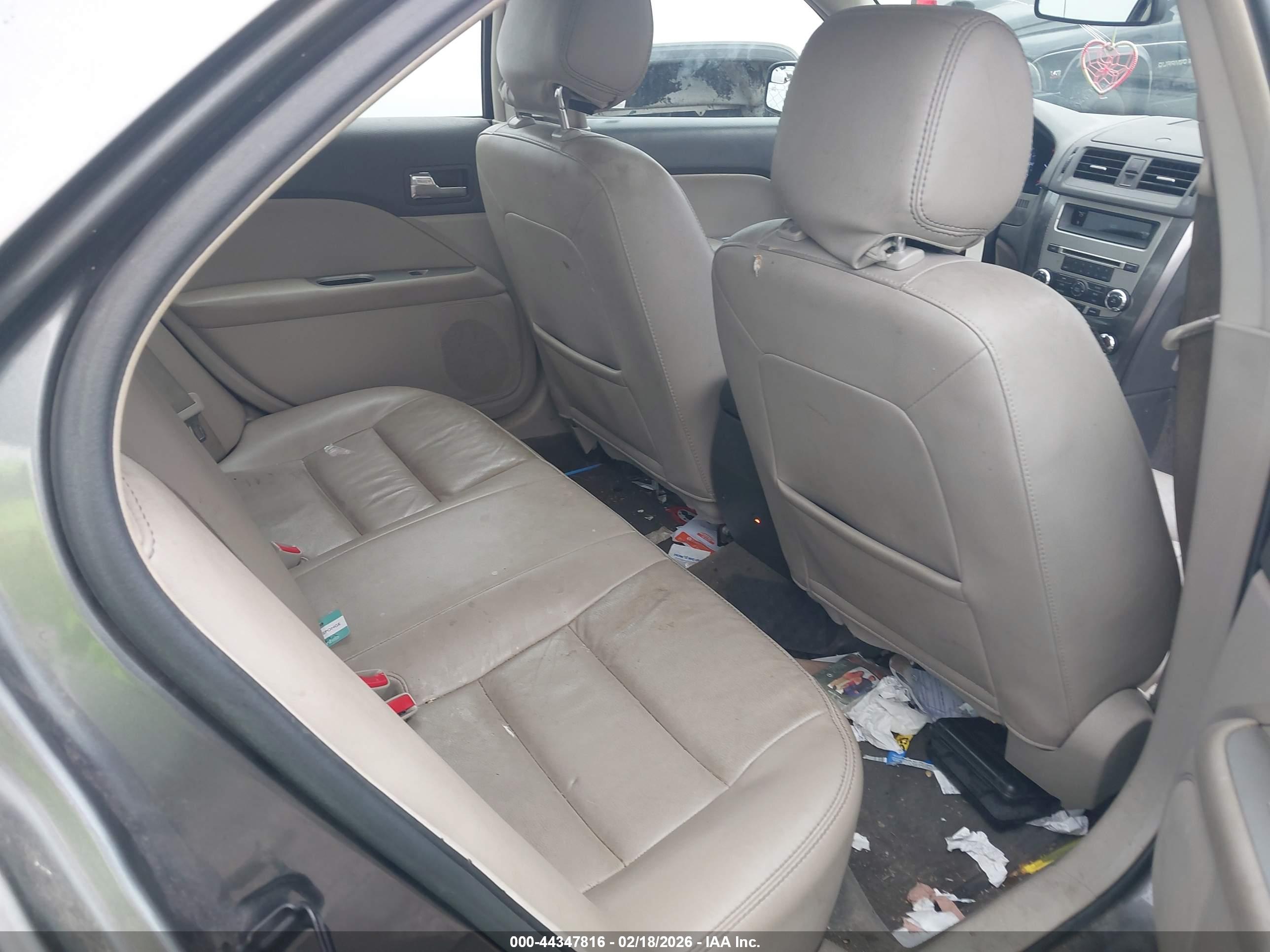 FORD FUSION image 8
