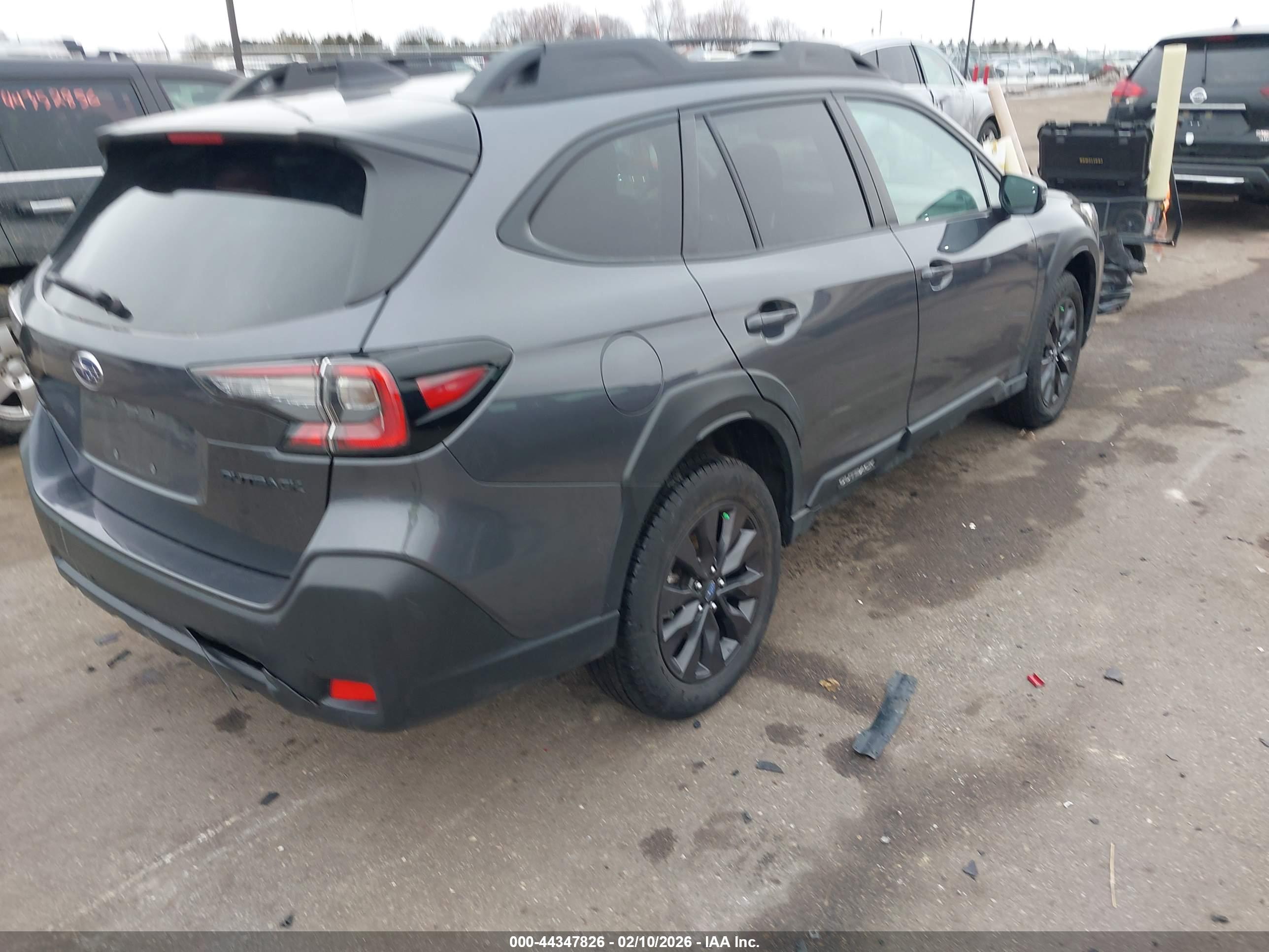 SUBARU OUTBACK image 4