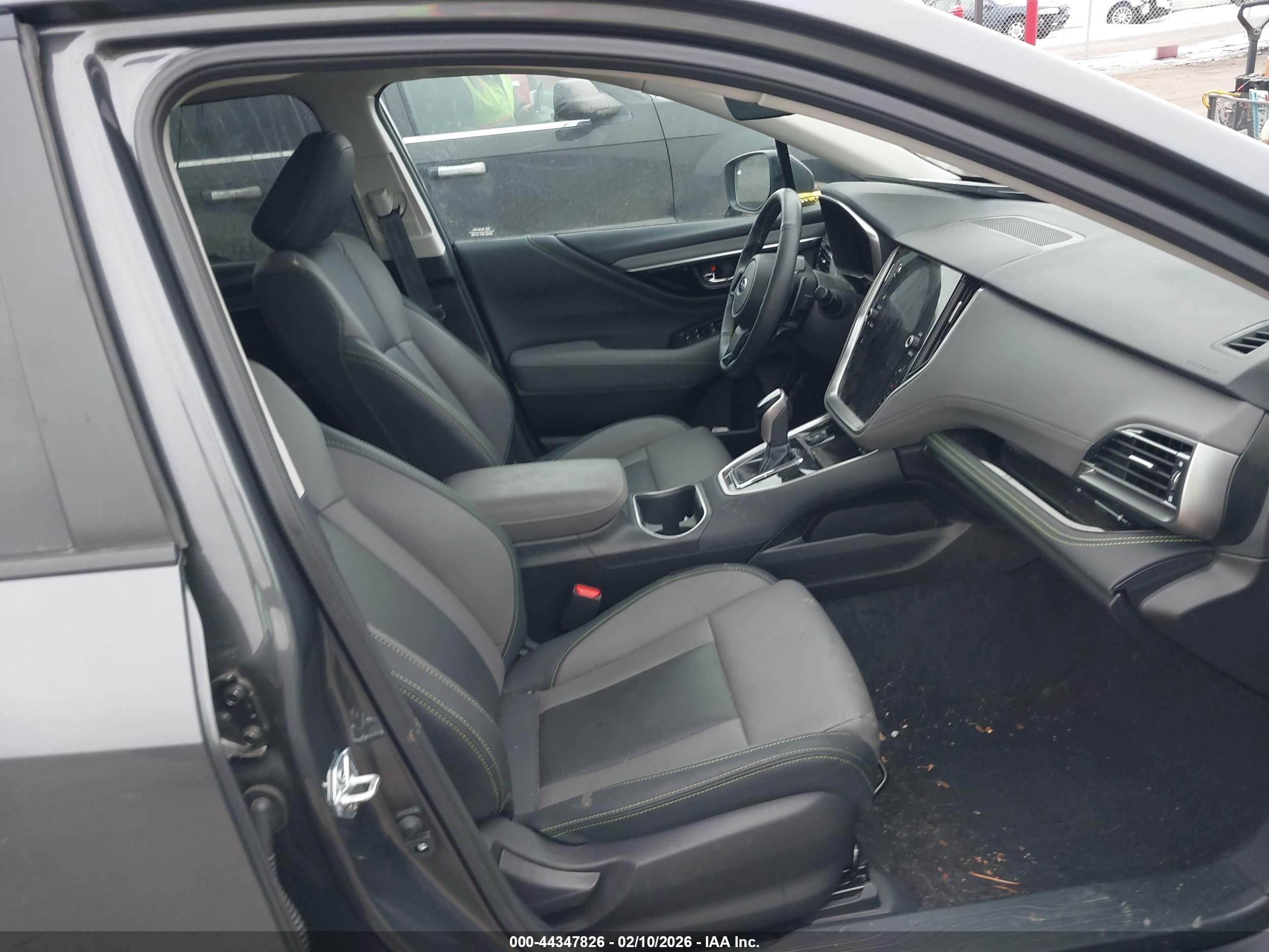 SUBARU OUTBACK image 5