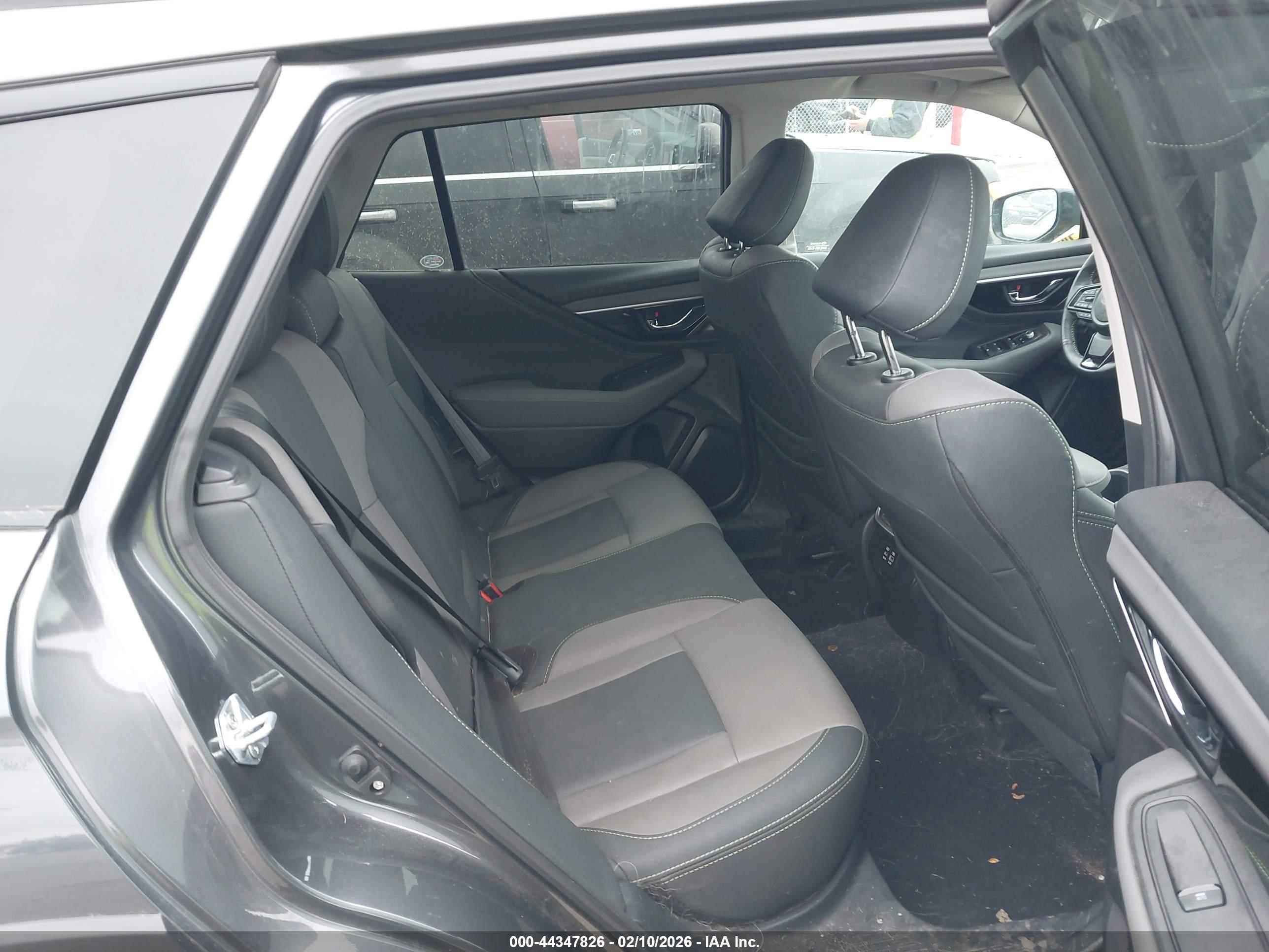 SUBARU OUTBACK image 8