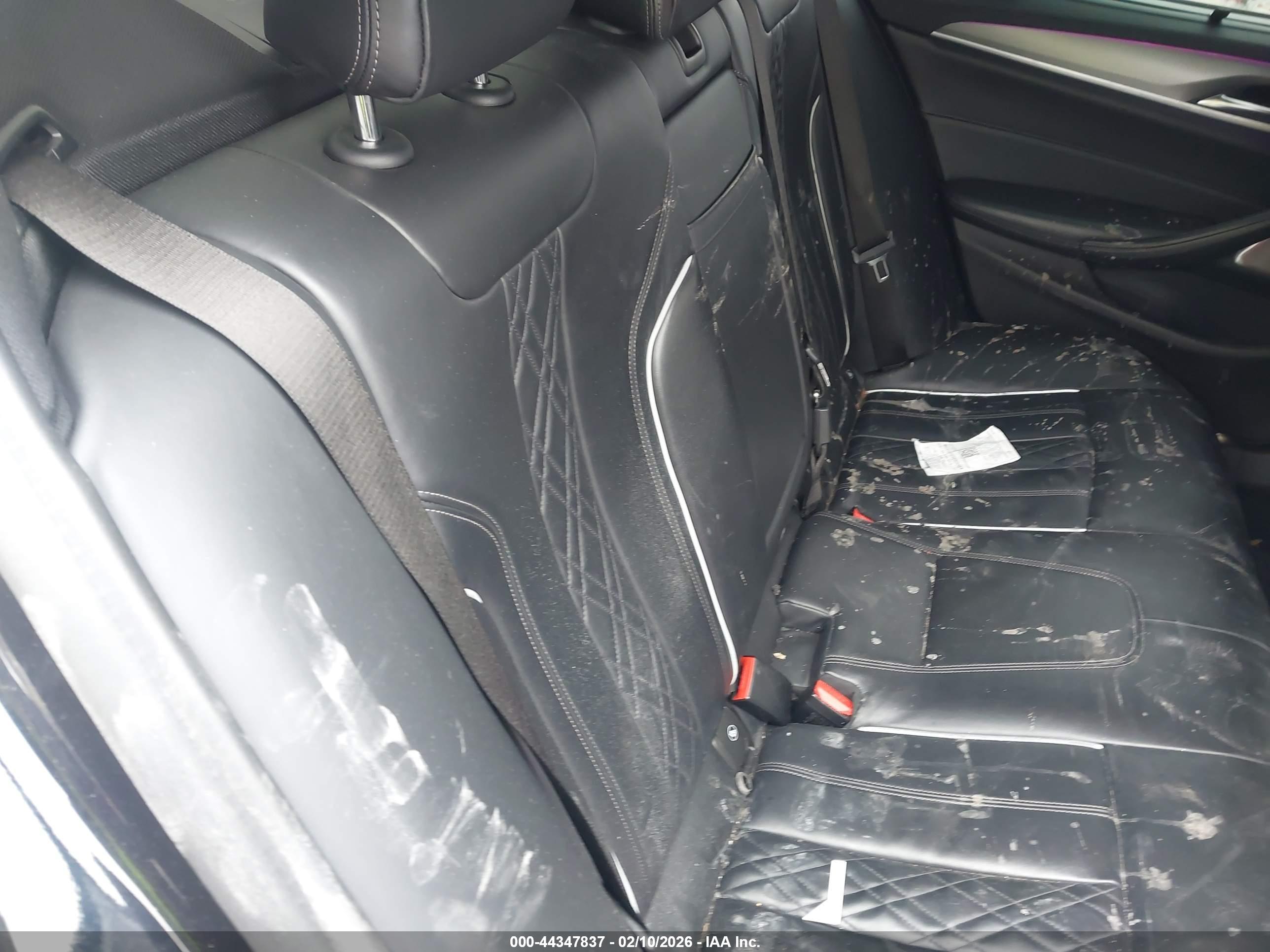 BMW M550I image 8