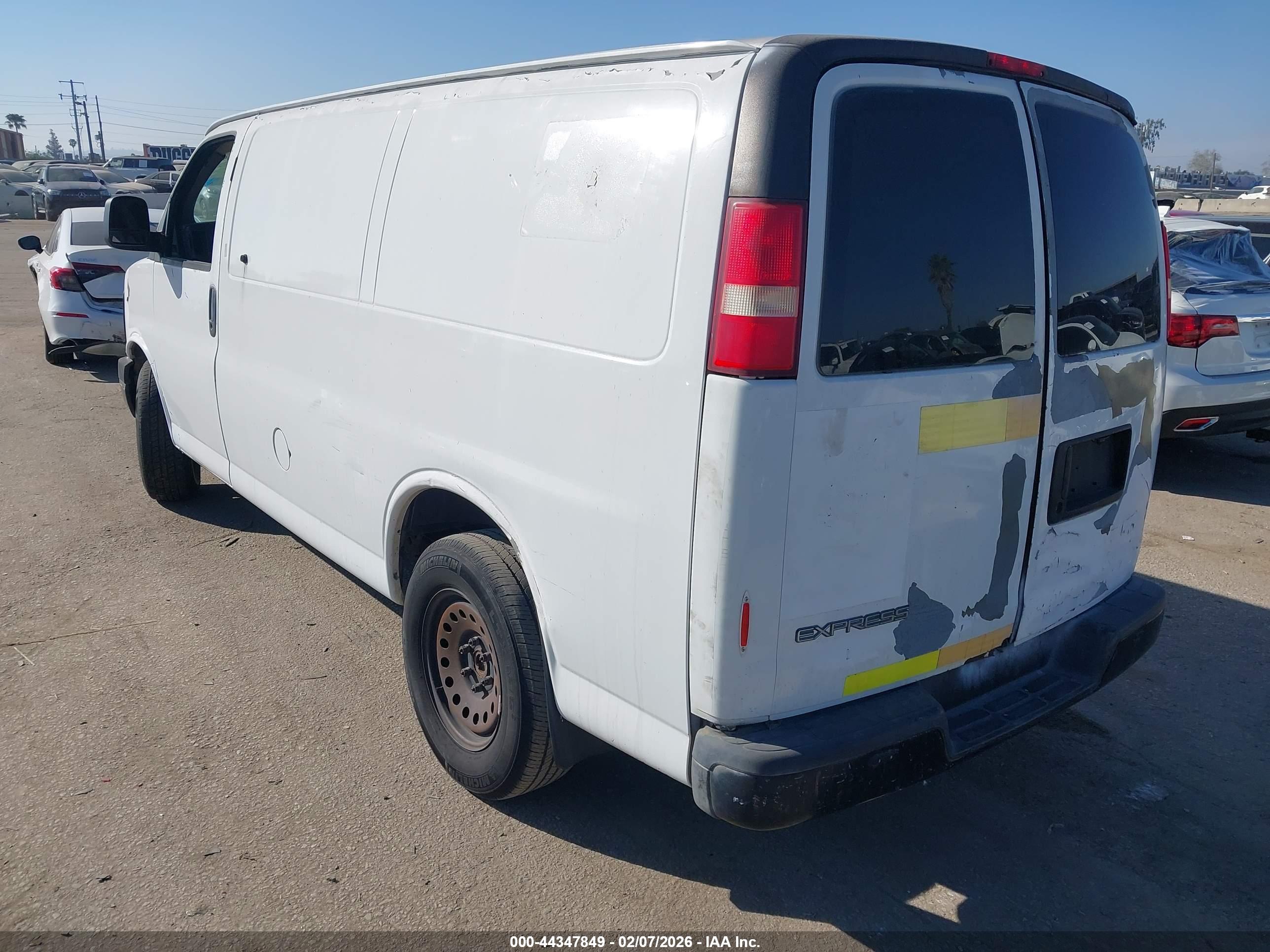 CHEVROLET EXPRESS image 3