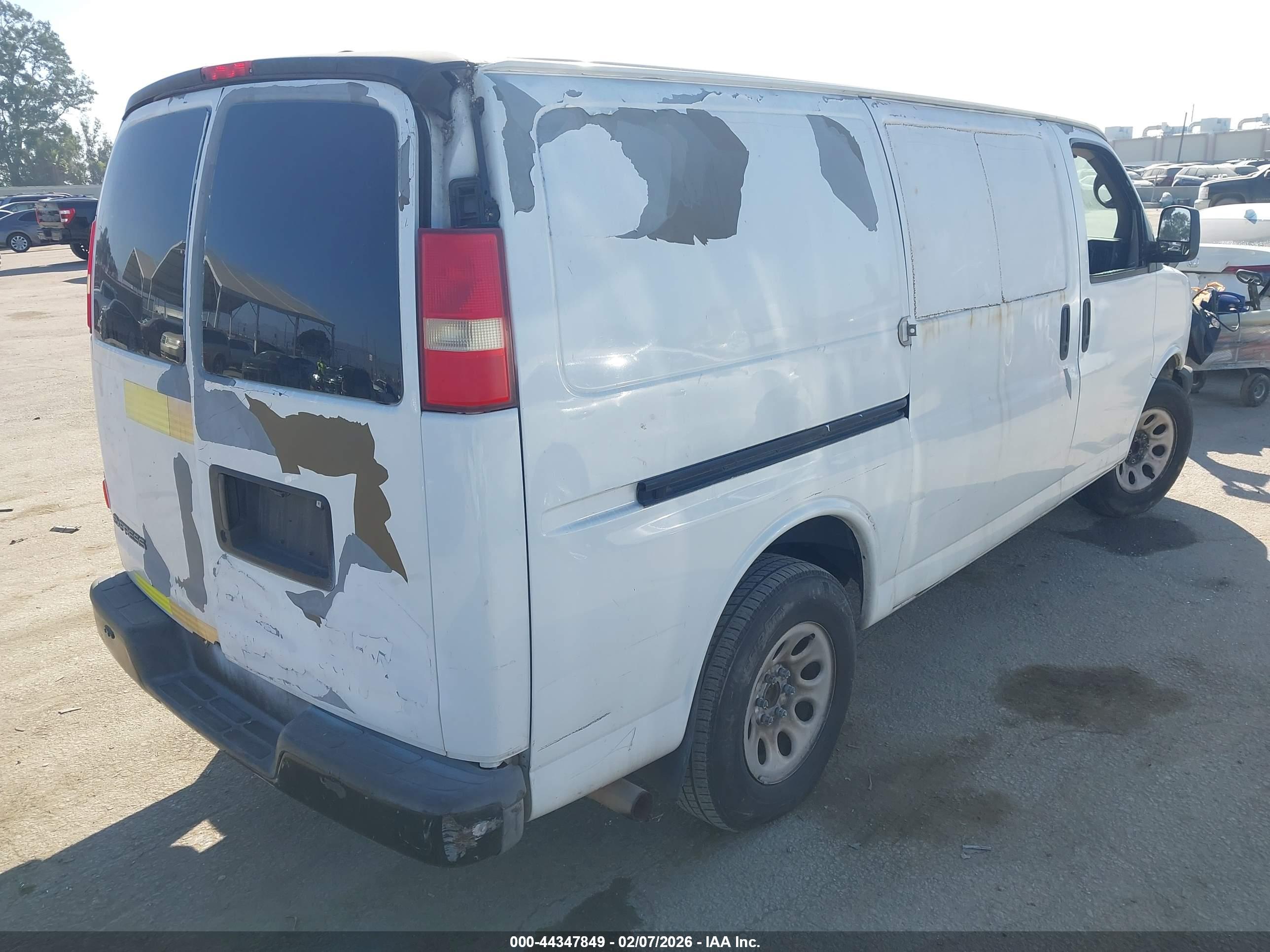 CHEVROLET EXPRESS image 4
