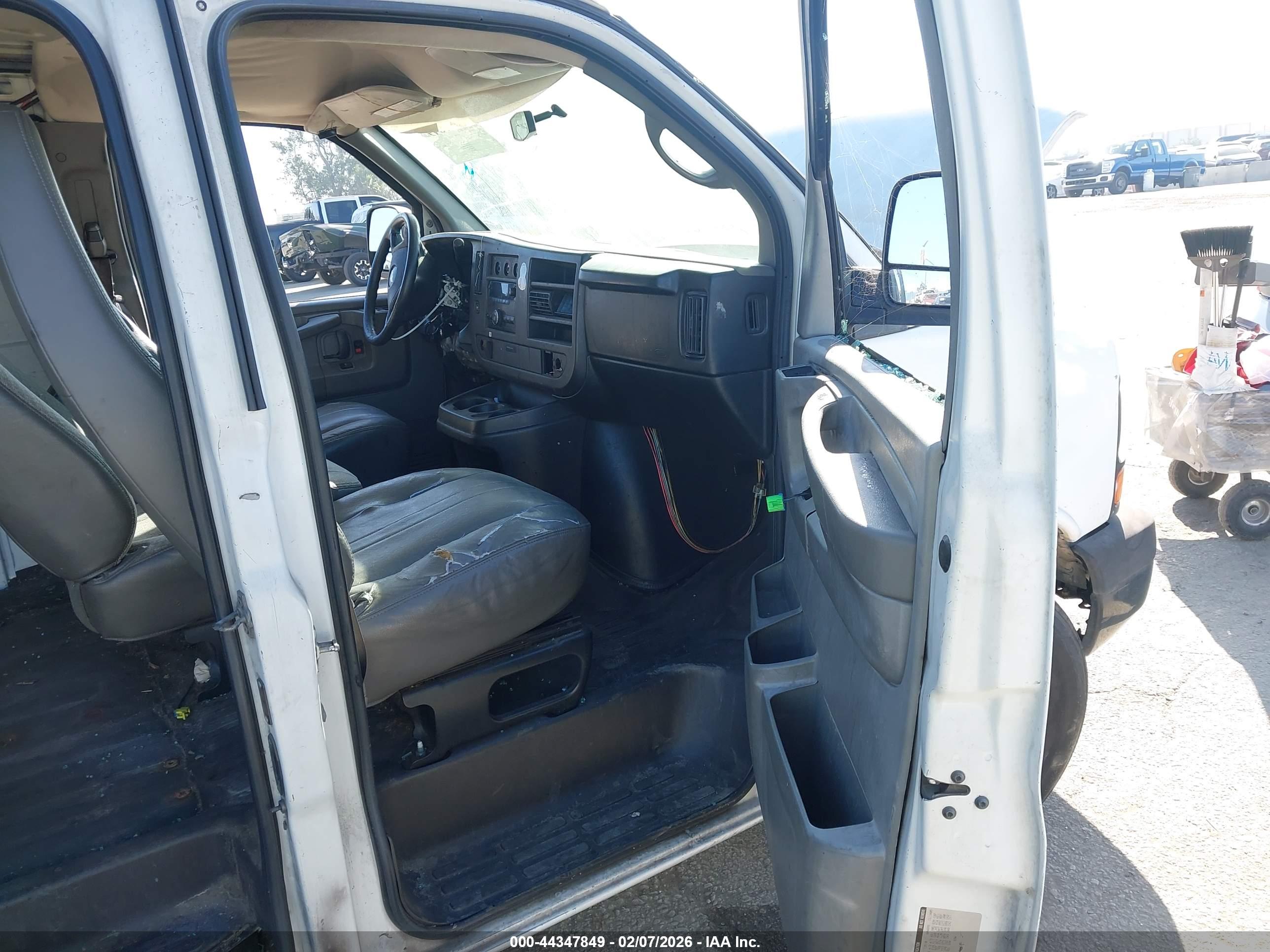 CHEVROLET EXPRESS image 5