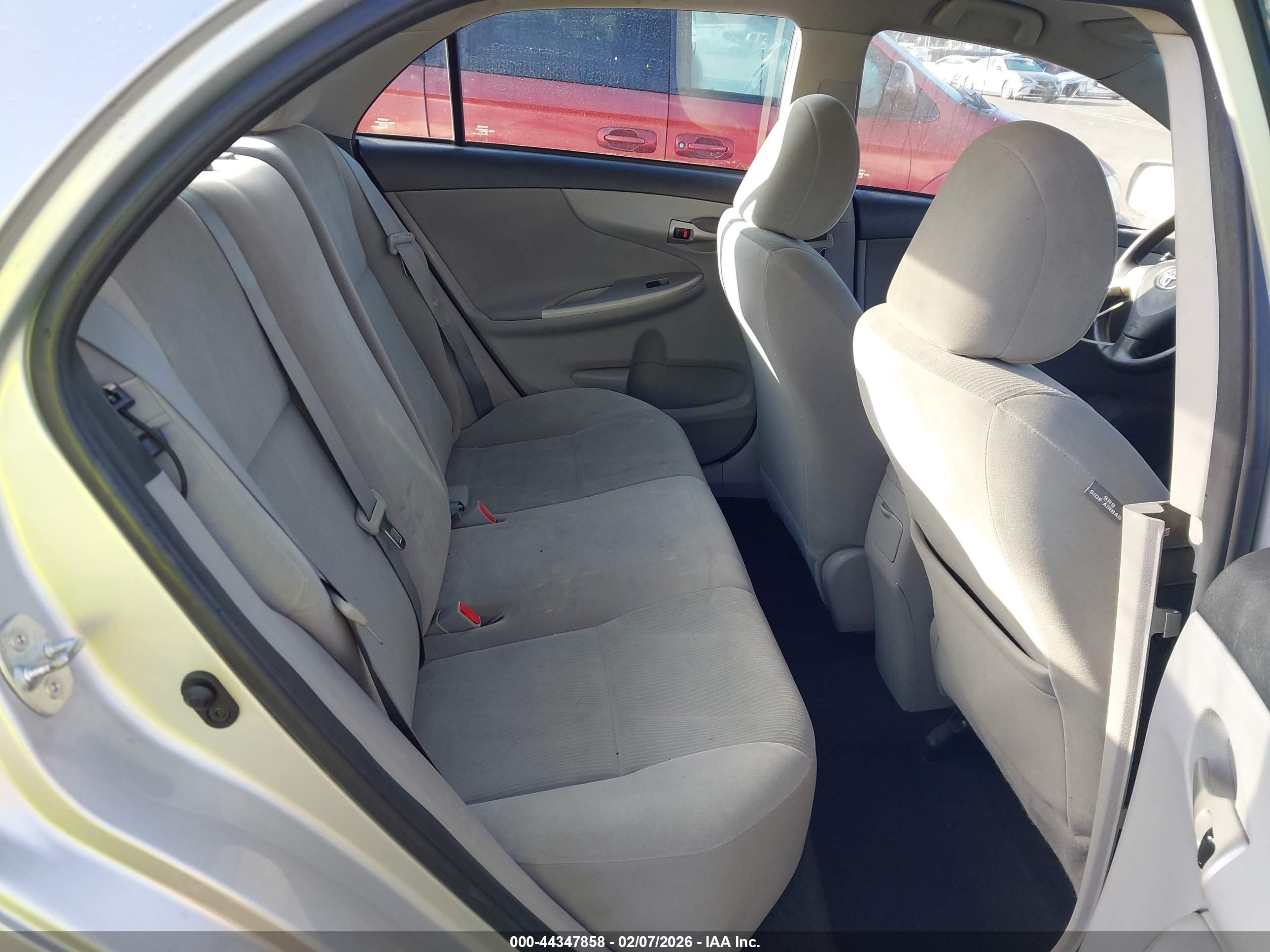 TOYOTA COROLLA image 8