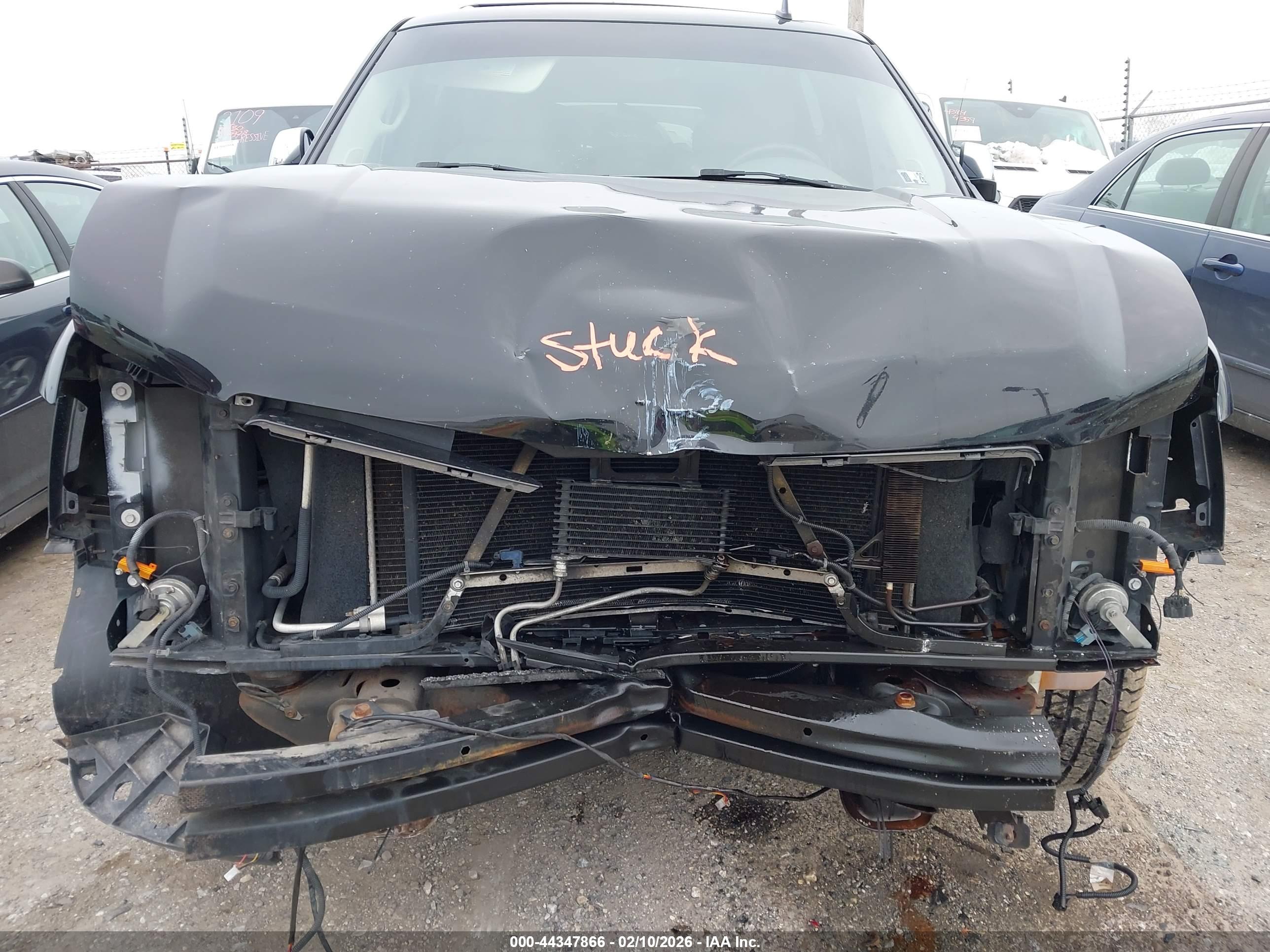 CHEVROLET SUBURBAN image 10
