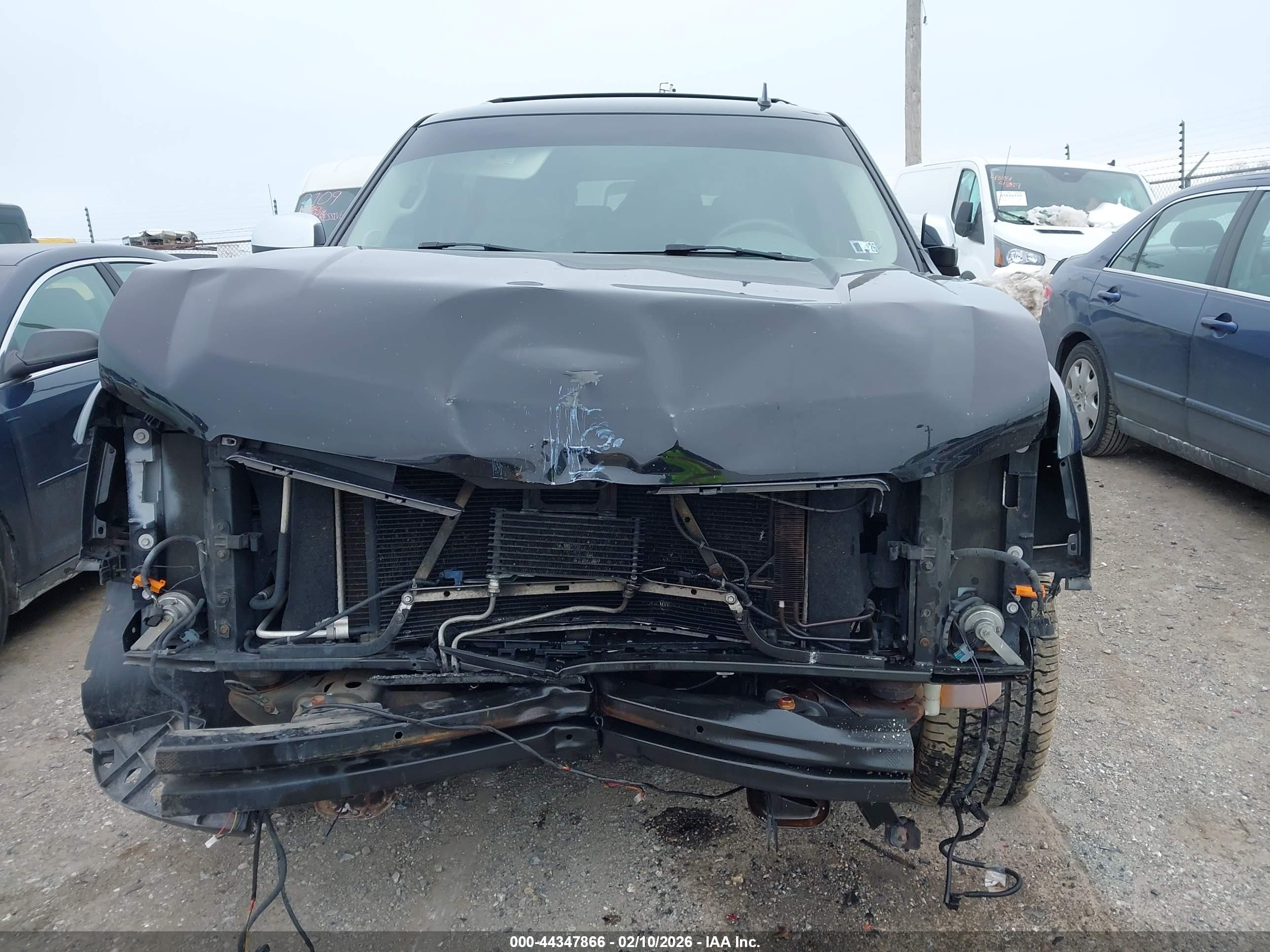 CHEVROLET SUBURBAN image 6
