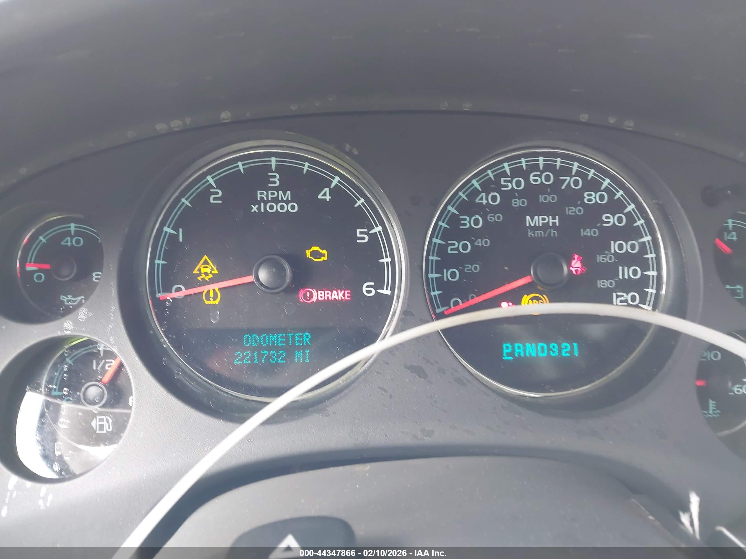 CHEVROLET SUBURBAN image 7