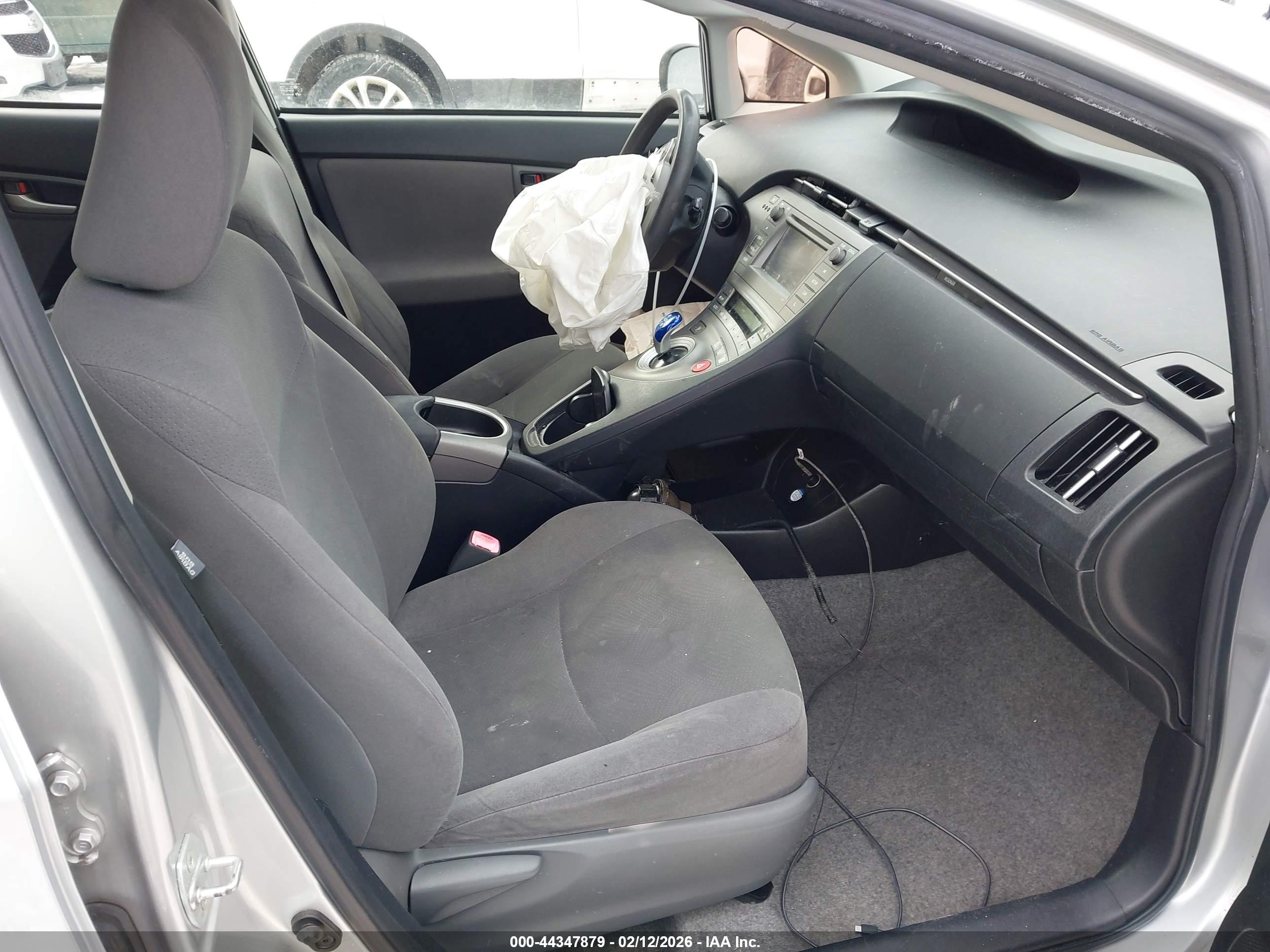 TOYOTA PRIUS image 5