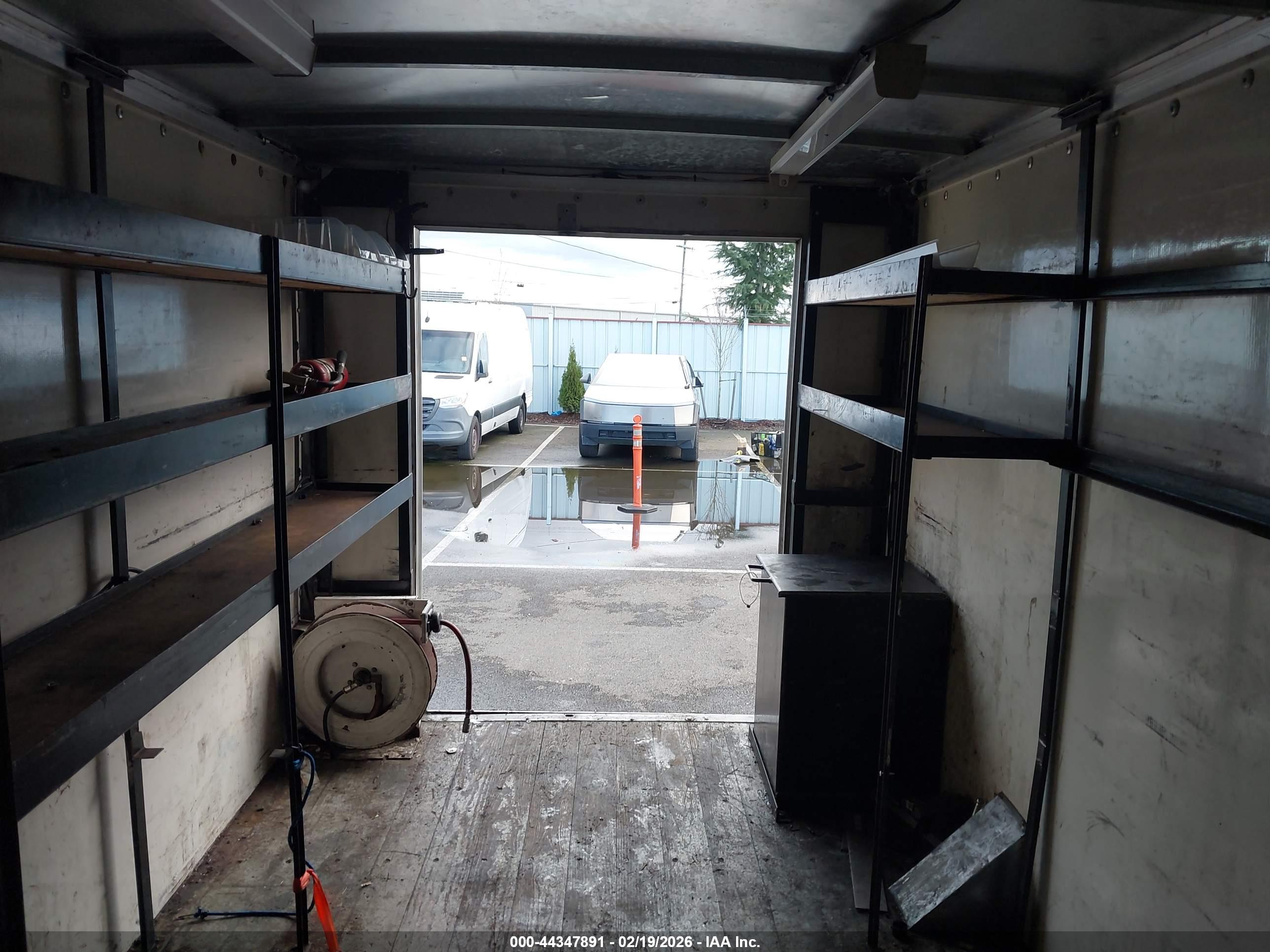 FORD E-350 image 7