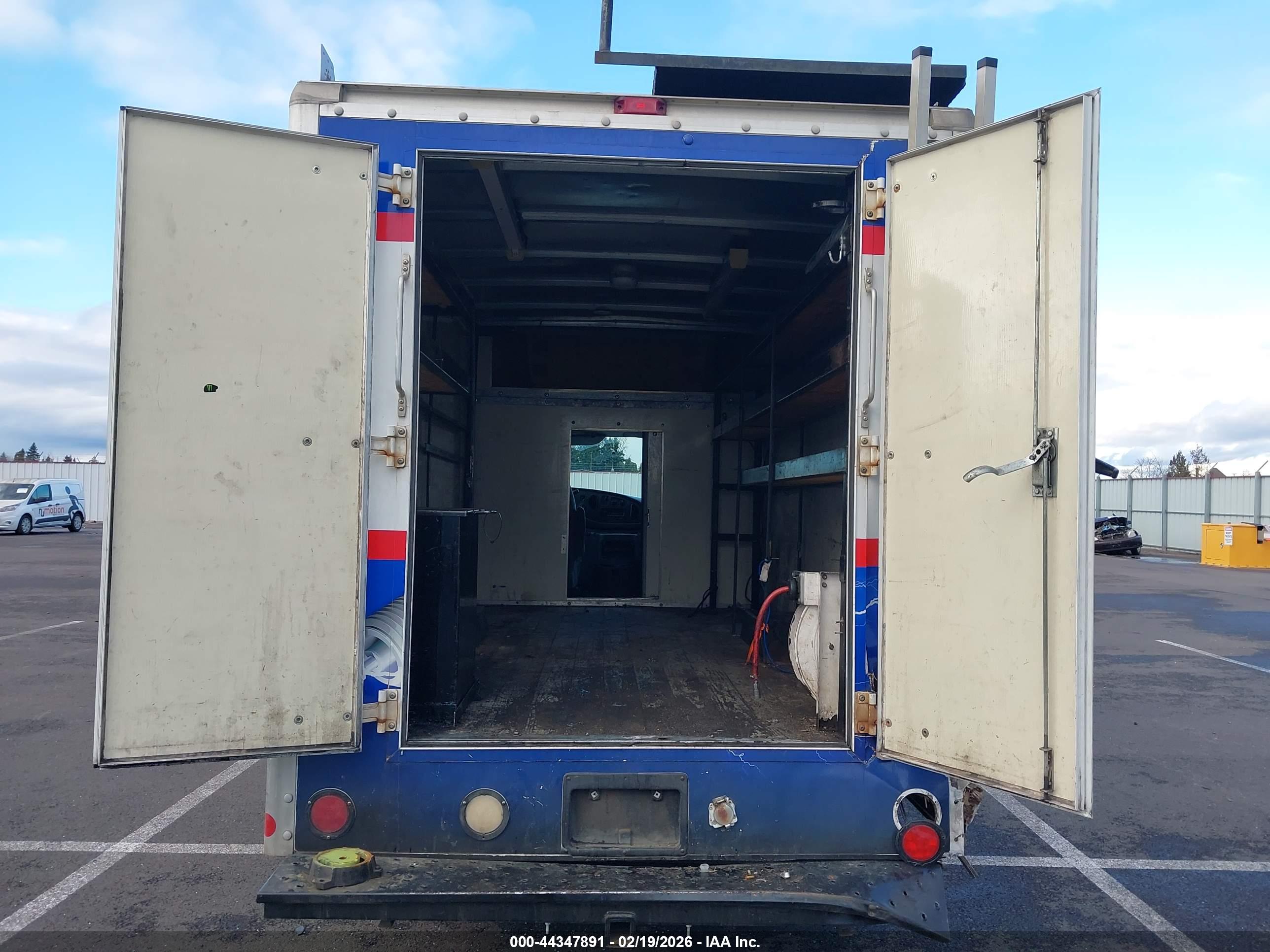 FORD E-350 image 8