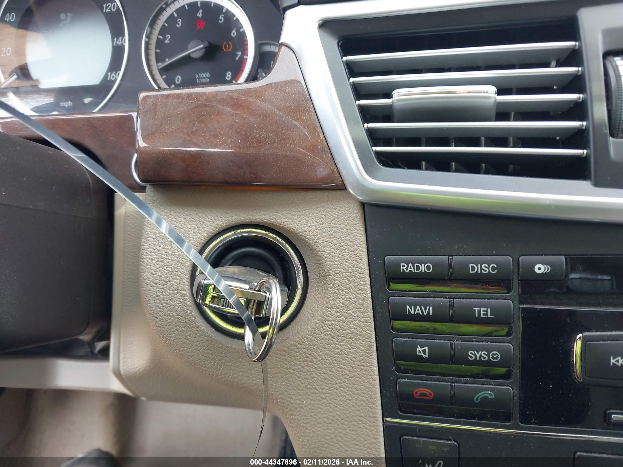 MERCEDES-BENZ E image 11
