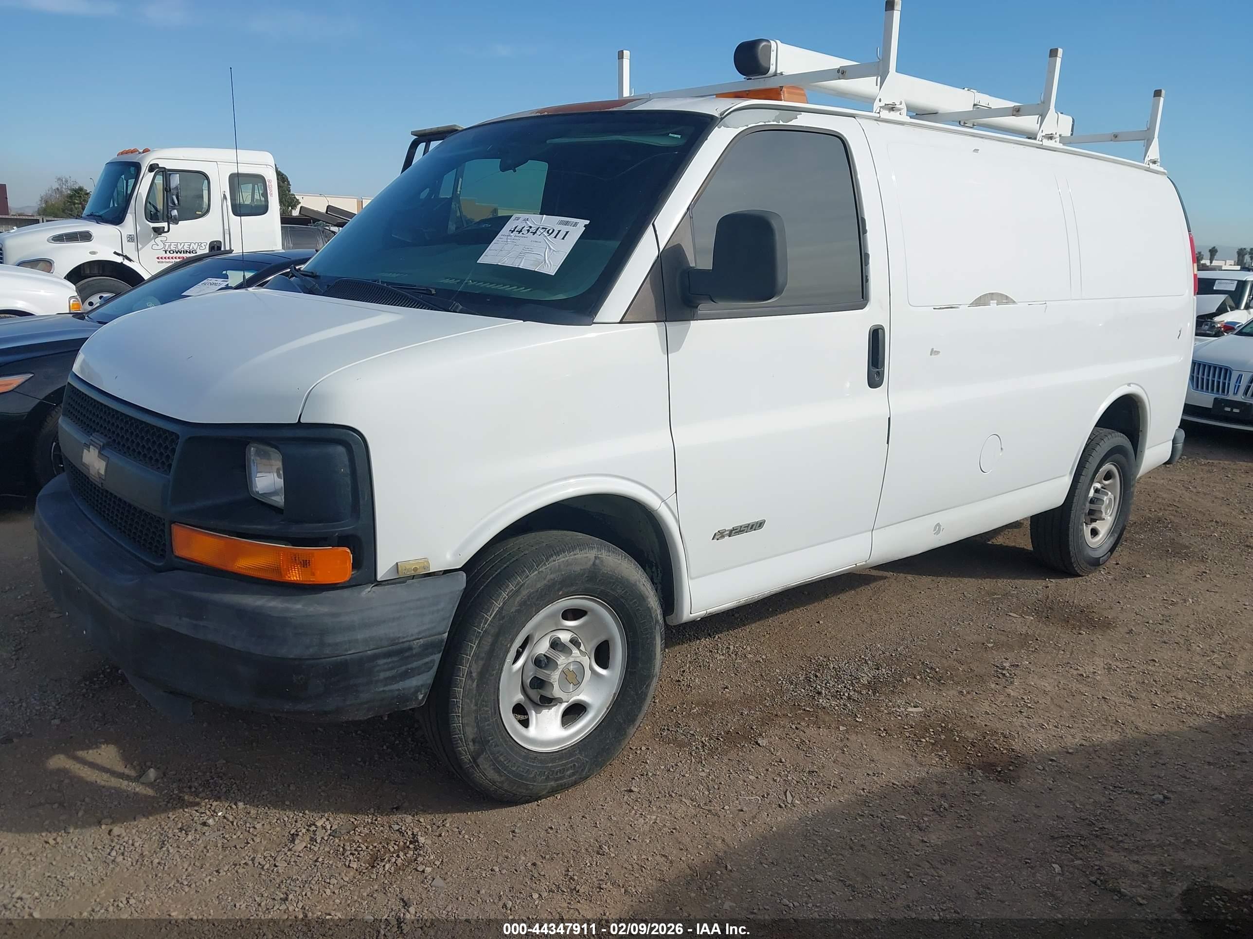 CHEVROLET EXPRESS image 2