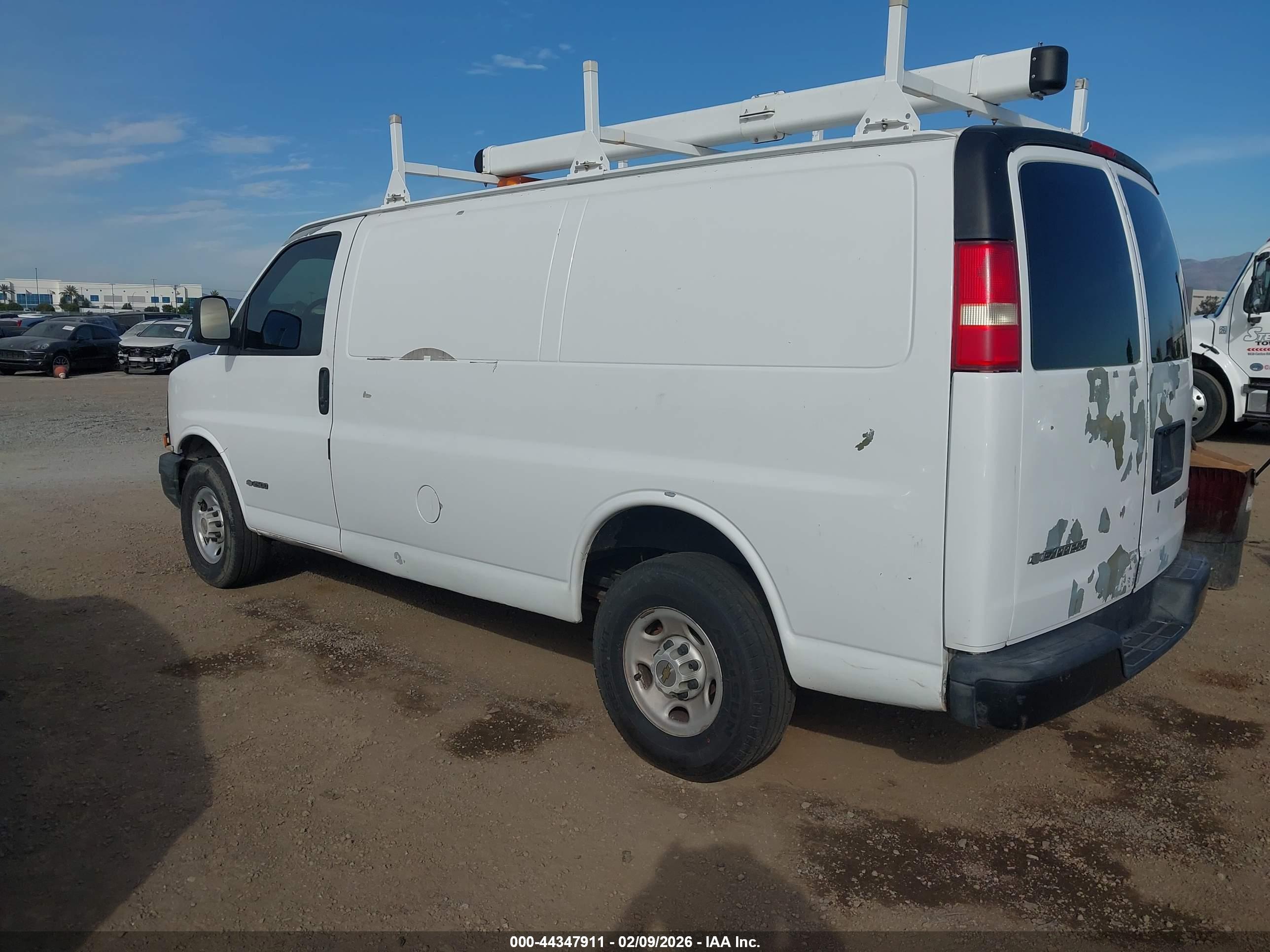 CHEVROLET EXPRESS image 3