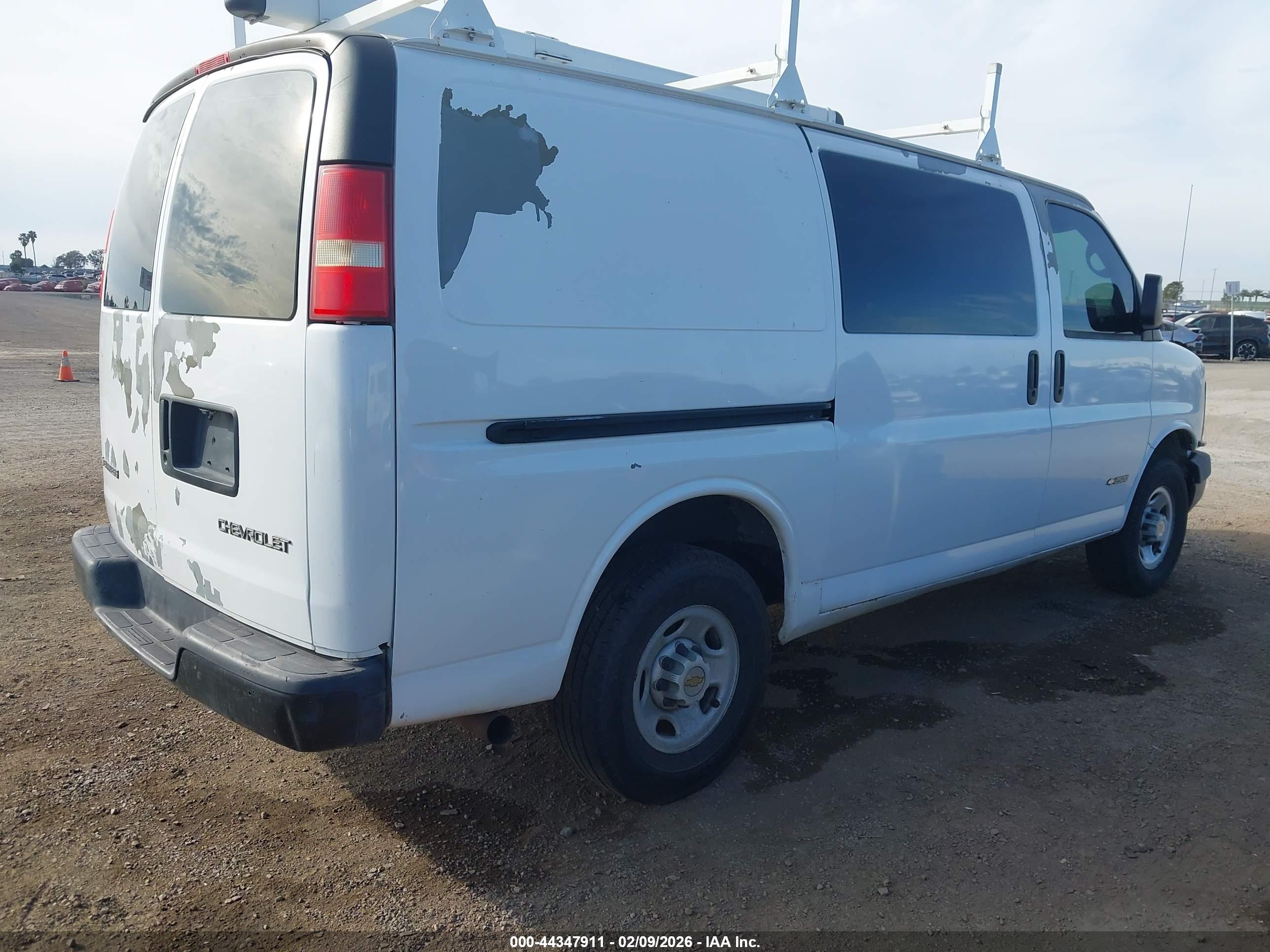CHEVROLET EXPRESS image 4