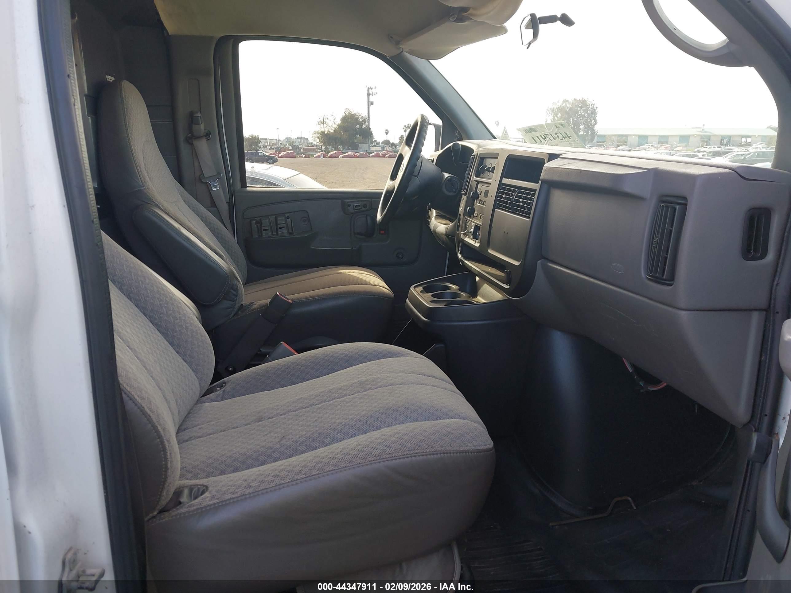 CHEVROLET EXPRESS image 5