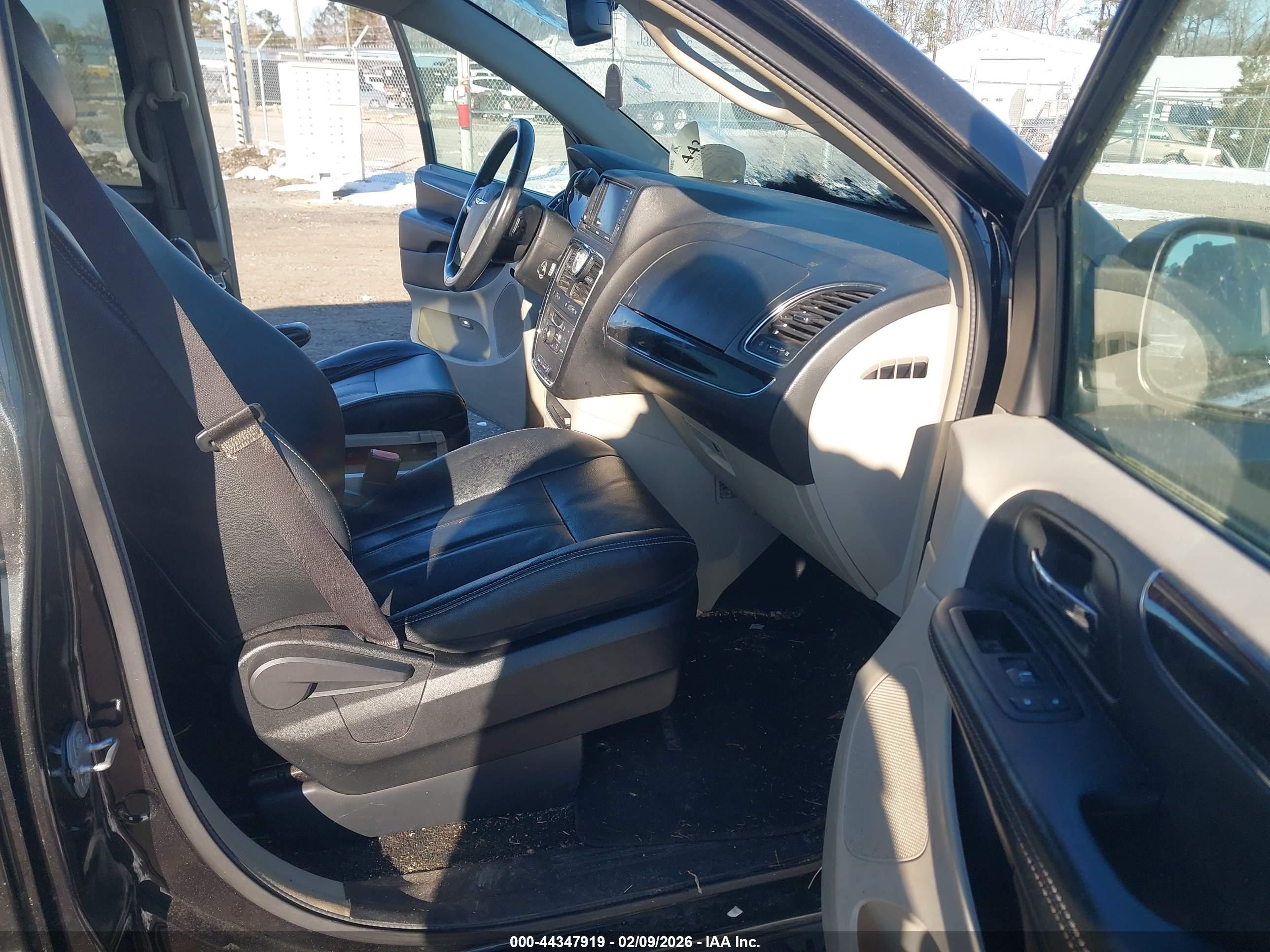 CHRYSLER TOWN image 5