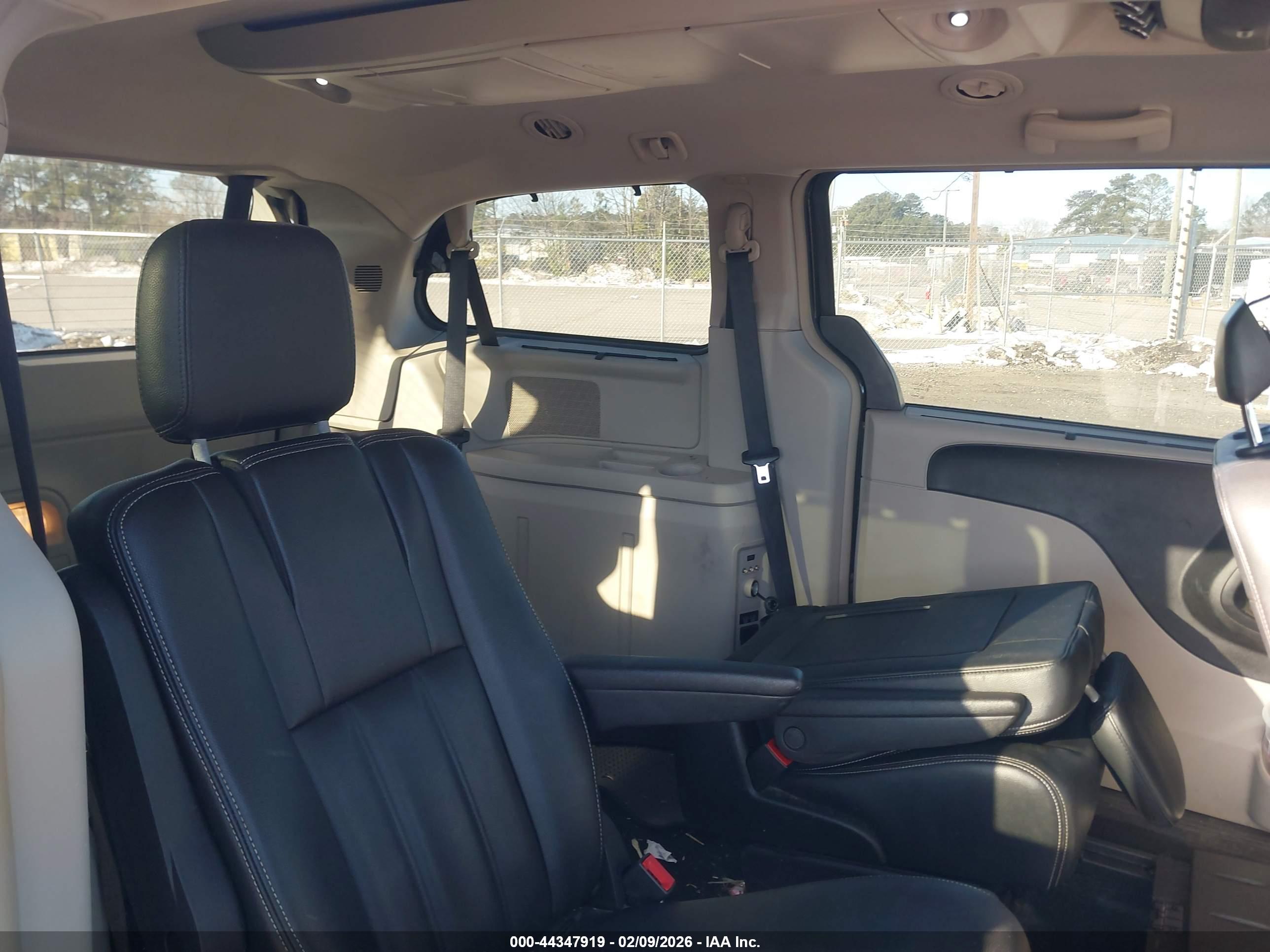 CHRYSLER TOWN image 8